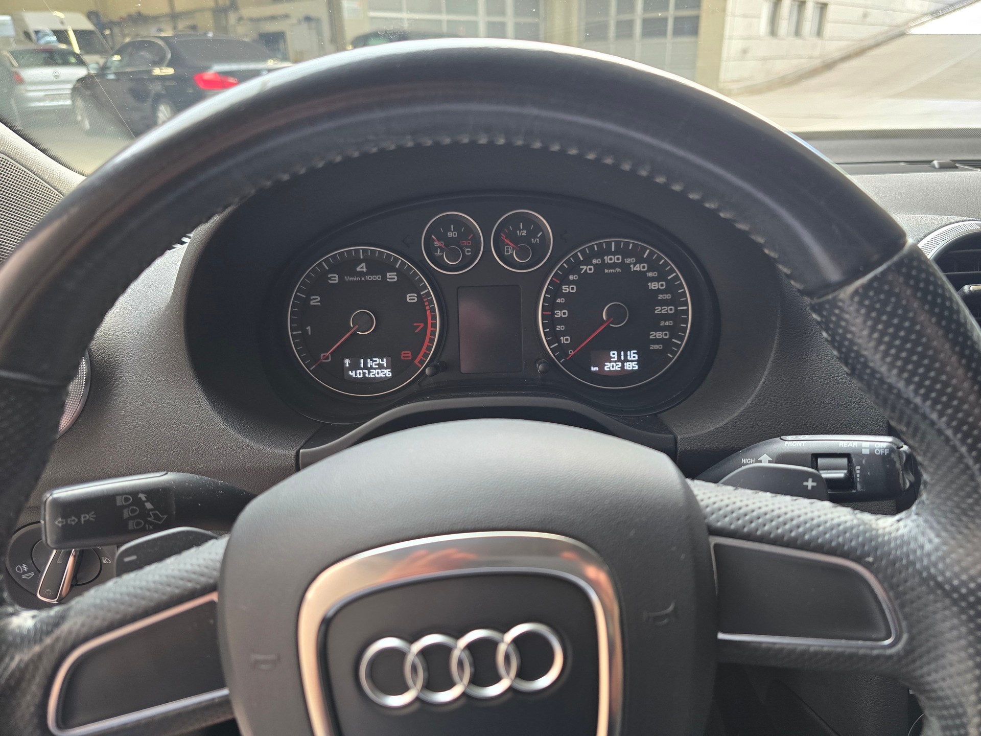 AUDI A3 Sportback 2.0 TFSI Ambiente quattro S-tronic-image-5