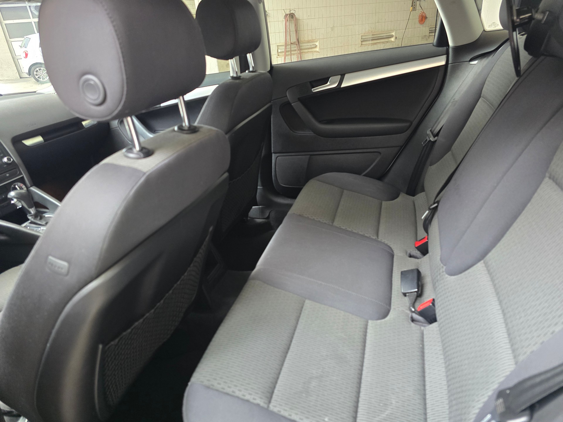 AUDI A3 Sportback 2.0 TFSI Ambiente quattro S-tronic-image-4