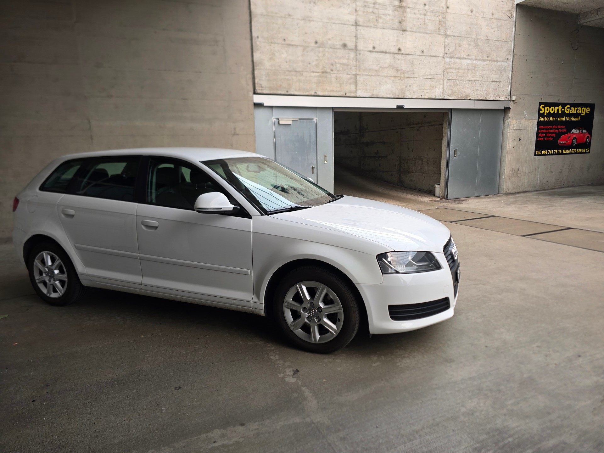 AUDI A3 Sportback 2.0 TFSI Ambiente quattro S-tronic-image-0
