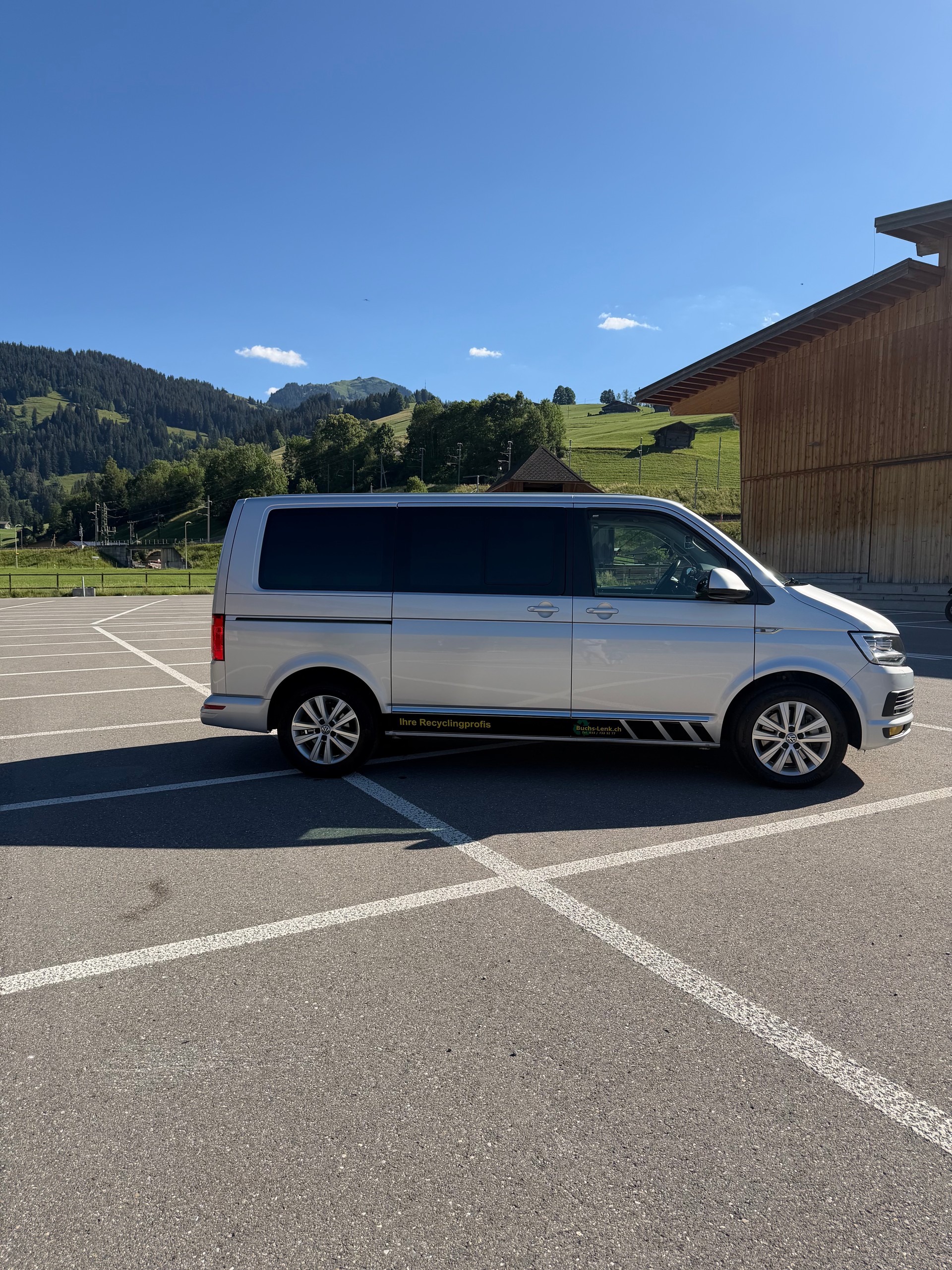 VW Multivan 2.0 TDI-image-2