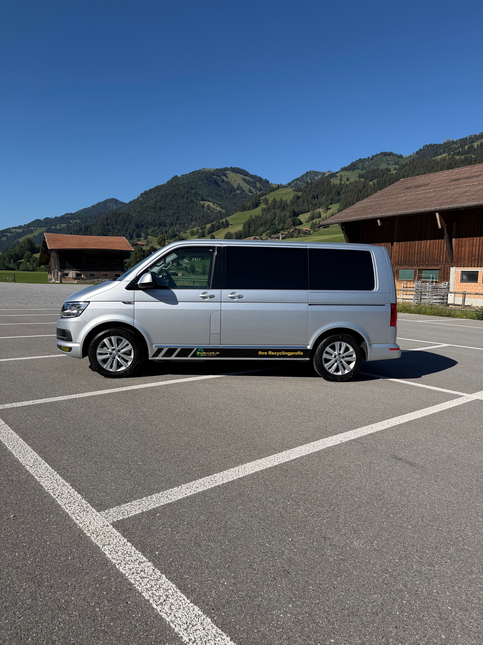 VW Multivan 2.0 TDI-image-1