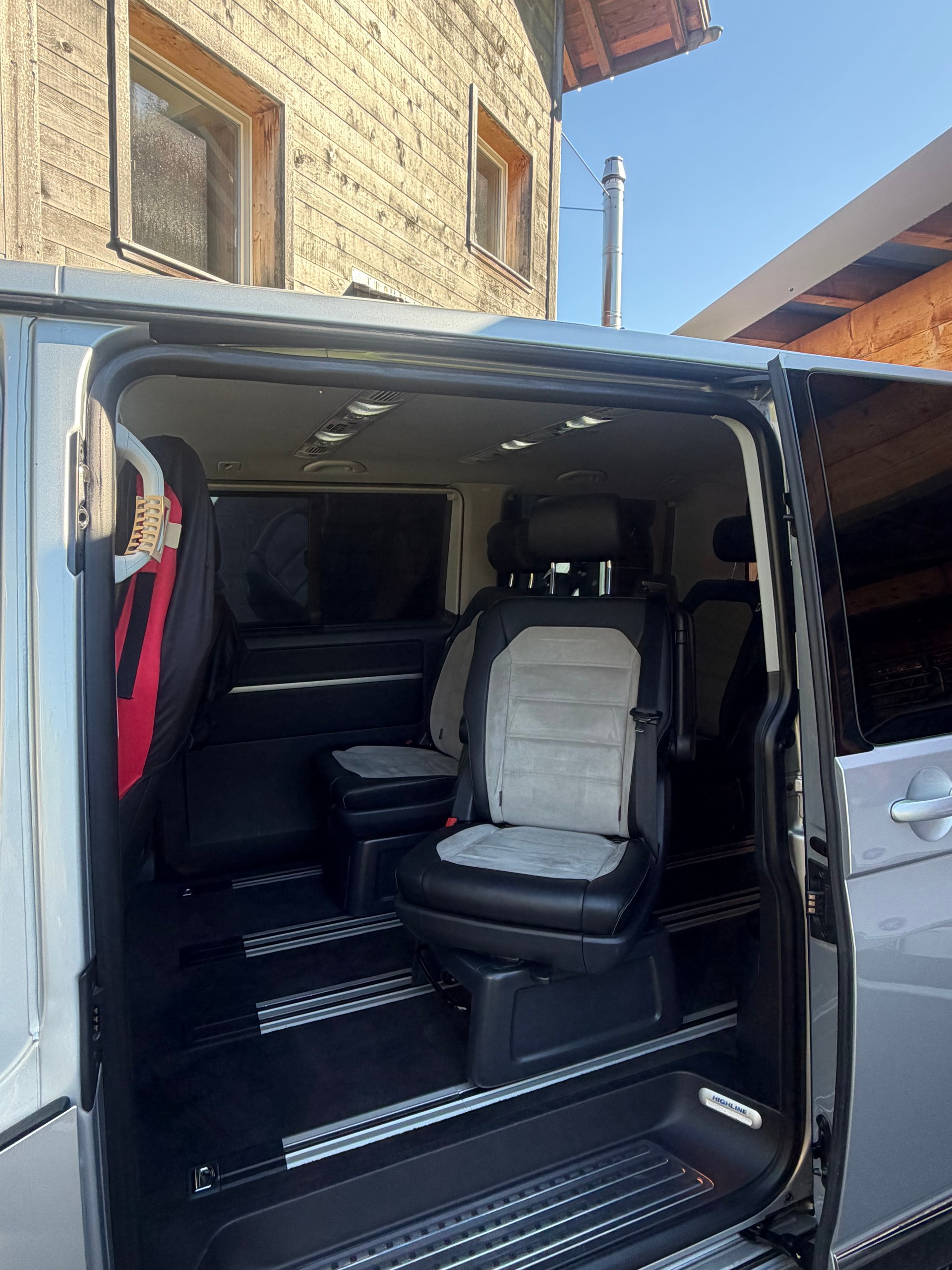 VW Multivan 2.0 TDI-image-3