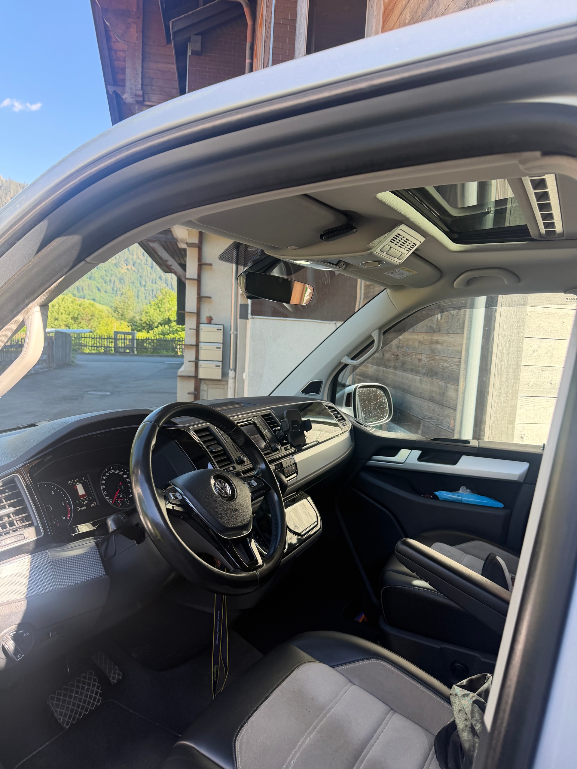 VW Multivan 2.0 TDI-image-5