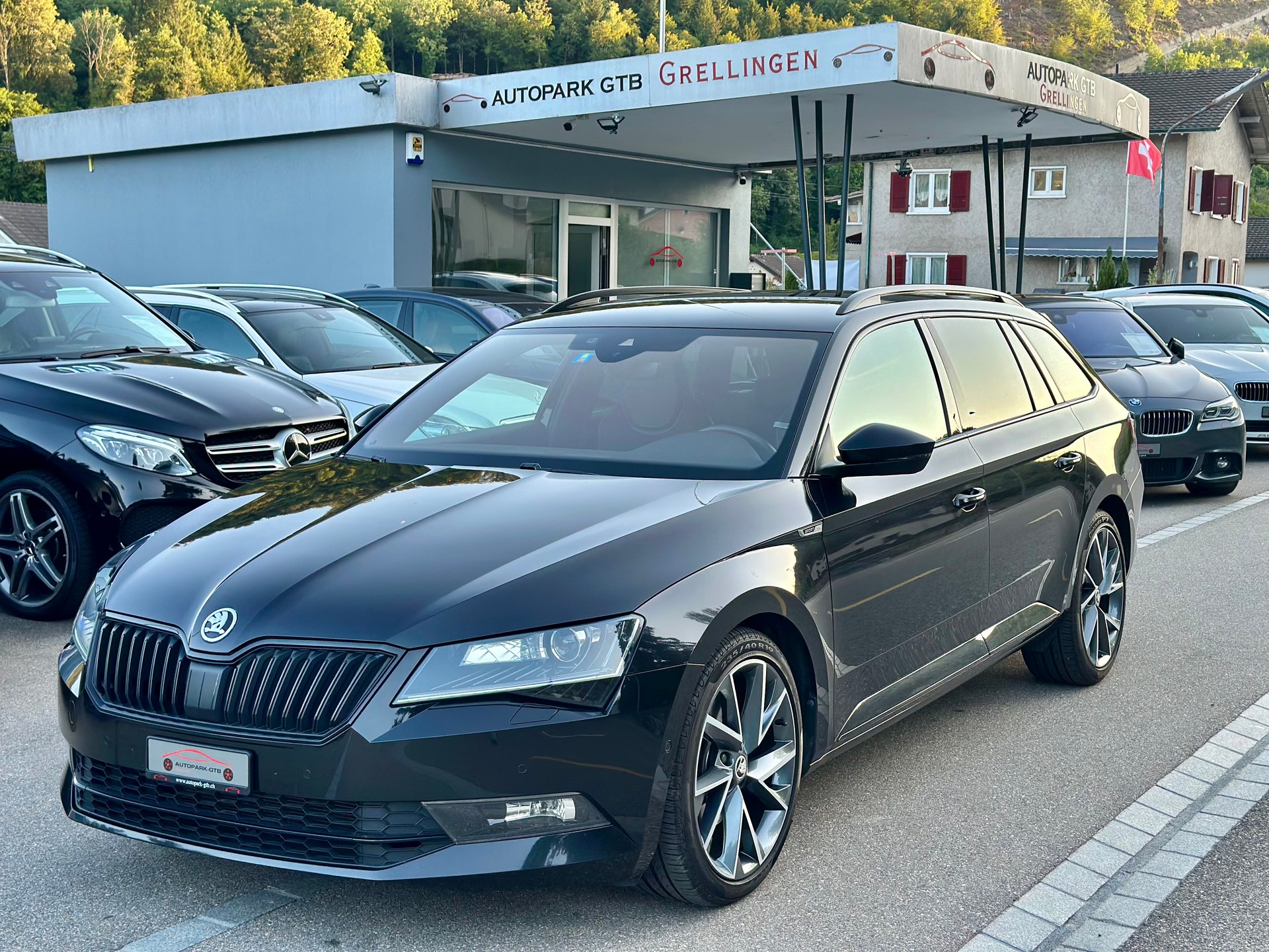 SKODA Superb Combi 2.0 TDi SportLine+ 4x4 DSG-image-0