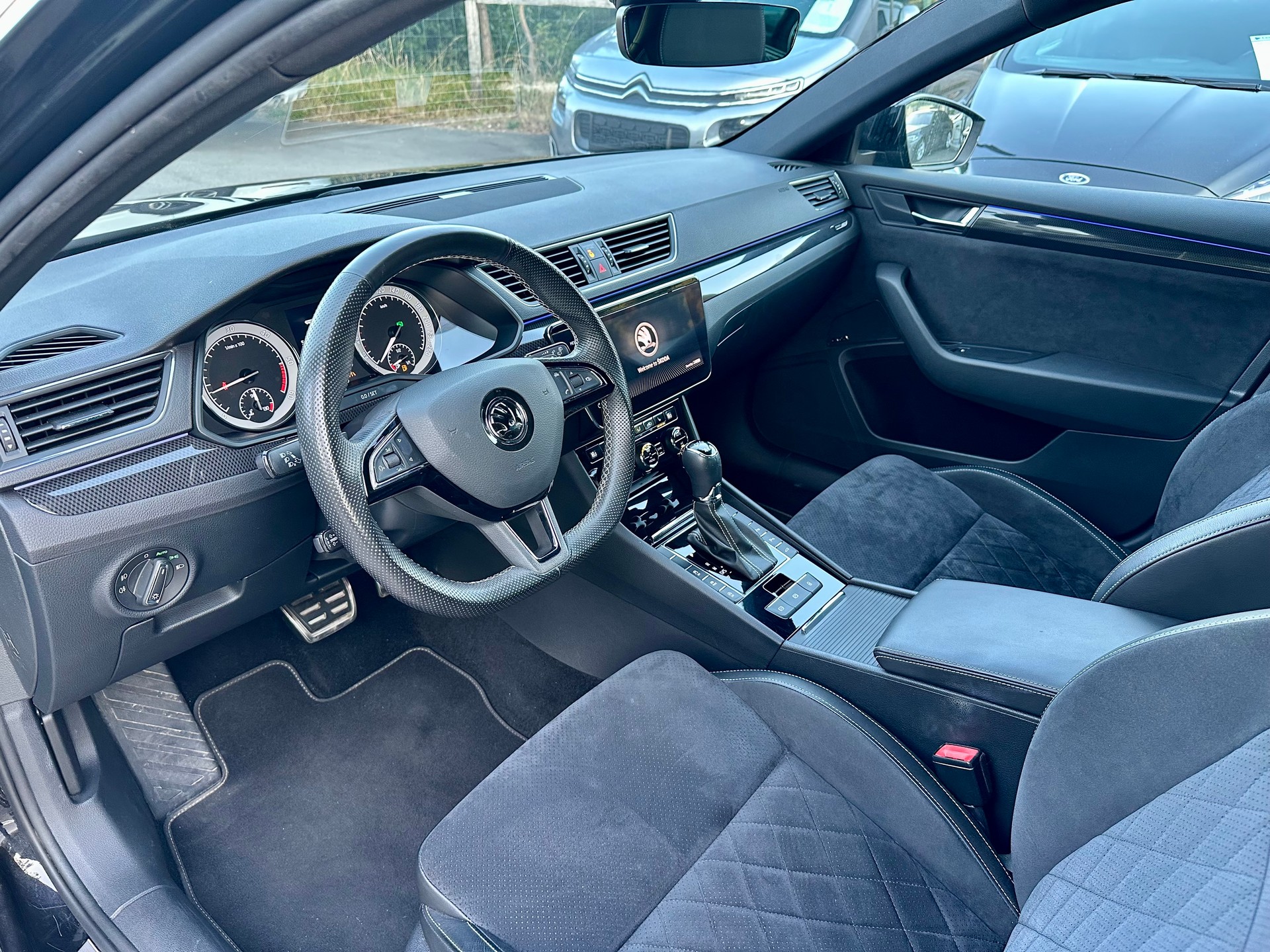 SKODA Superb Combi 2.0 TDi SportLine+ 4x4 DSG-image-8