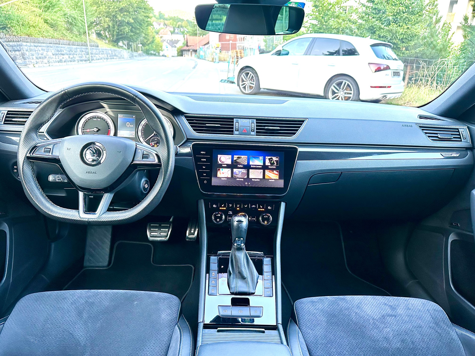 SKODA Superb Combi 2.0 TDi SportLine+ 4x4 DSG-image-15