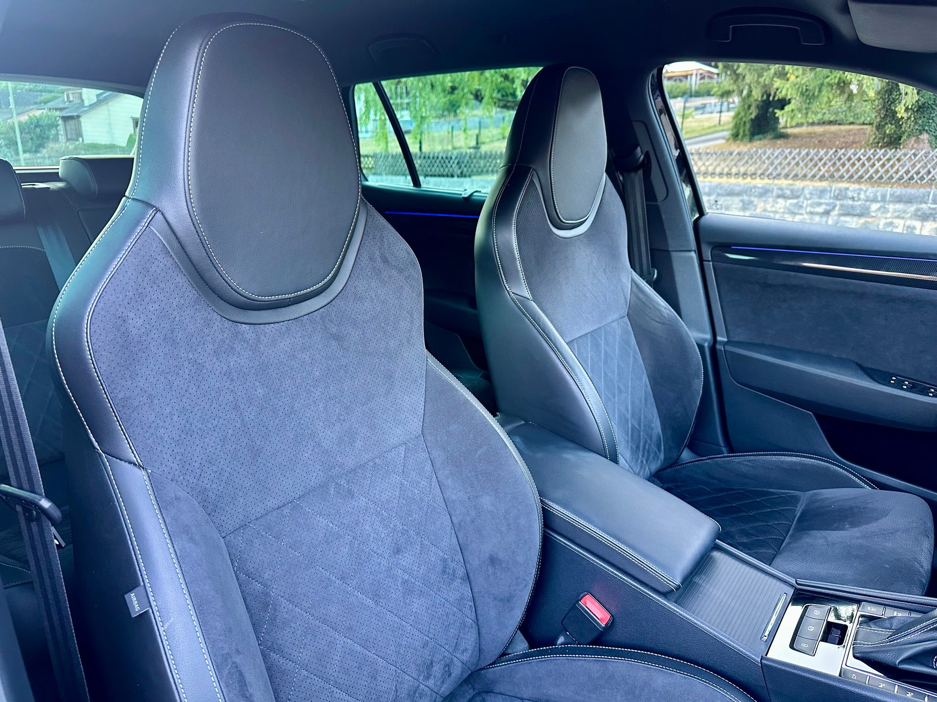 SKODA Superb Combi 2.0 TDi SportLine+ 4x4 DSG-image-11
