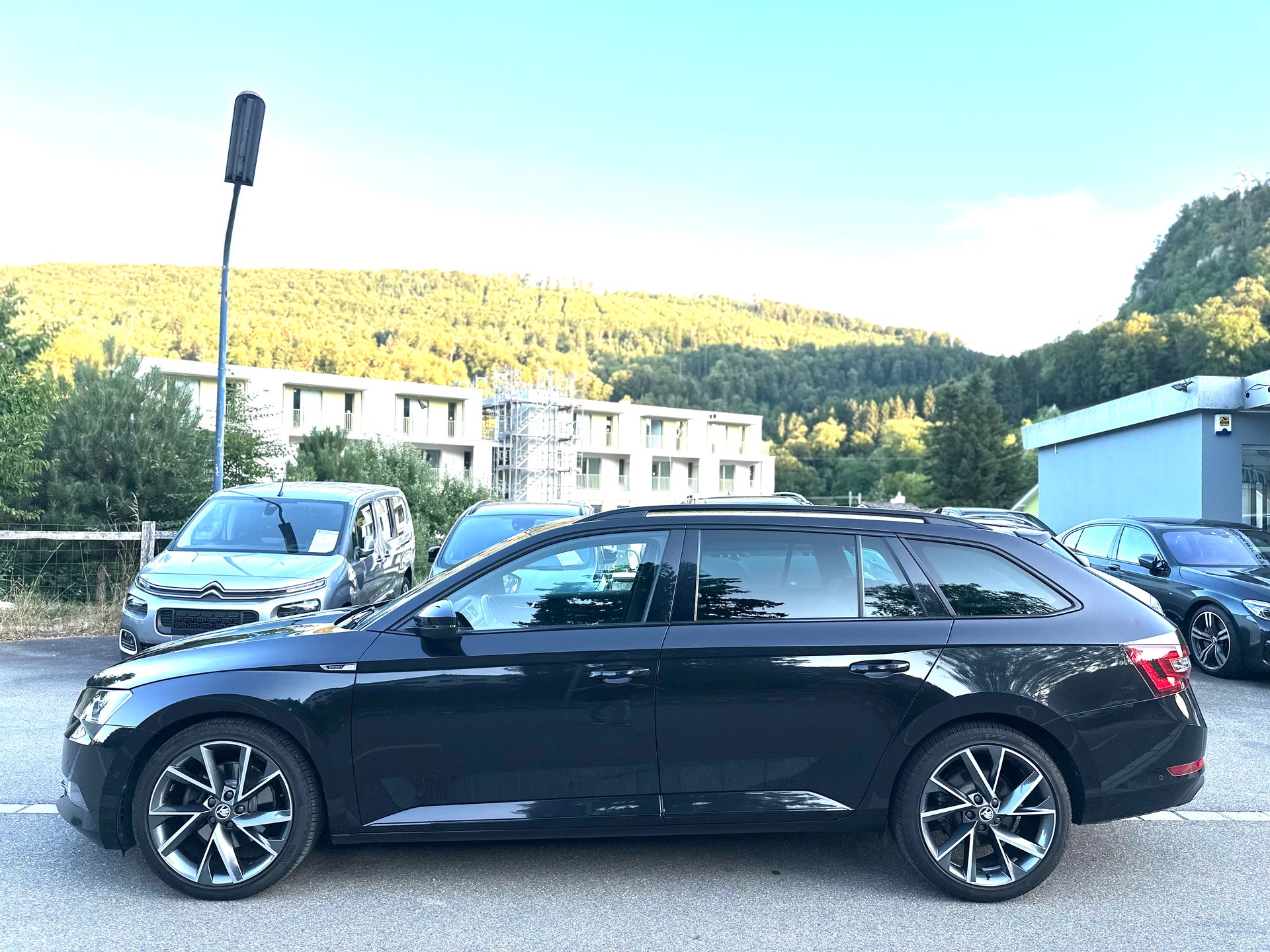 SKODA Superb Combi 2.0 TDi SportLine+ 4x4 DSG-image-3