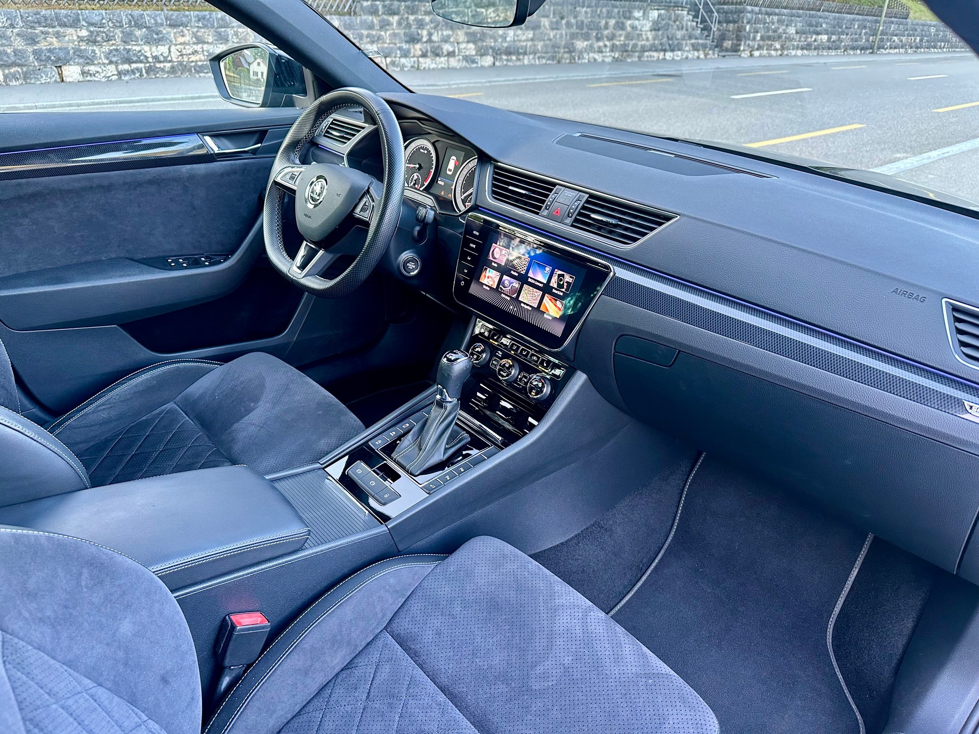 SKODA Superb Combi 2.0 TDi SportLine+ 4x4 DSG-image-9