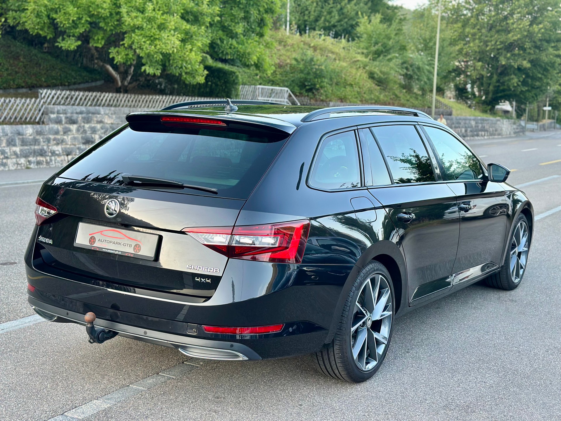SKODA Superb Combi 2.0 TDi SportLine+ 4x4 DSG-image-6