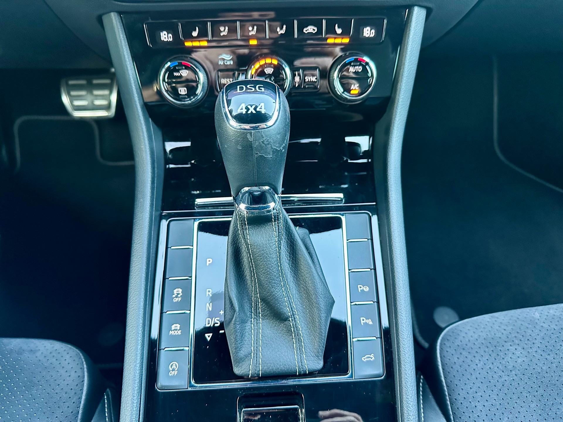 SKODA Superb Combi 2.0 TDi SportLine+ 4x4 DSG-image-21