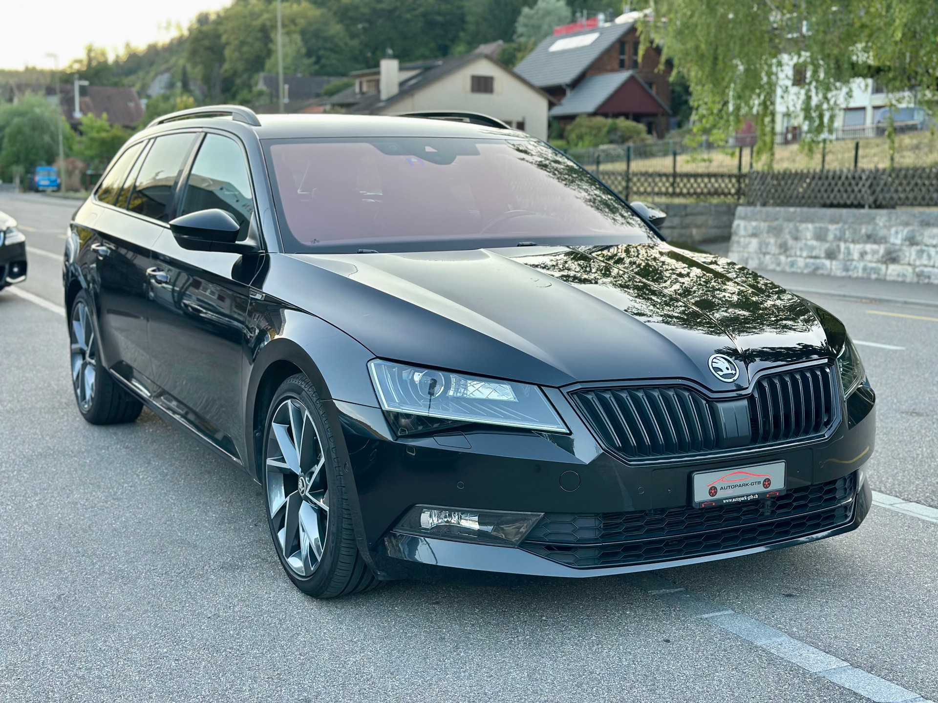SKODA Superb Combi 2.0 TDi SportLine+ 4x4 DSG-image-1
