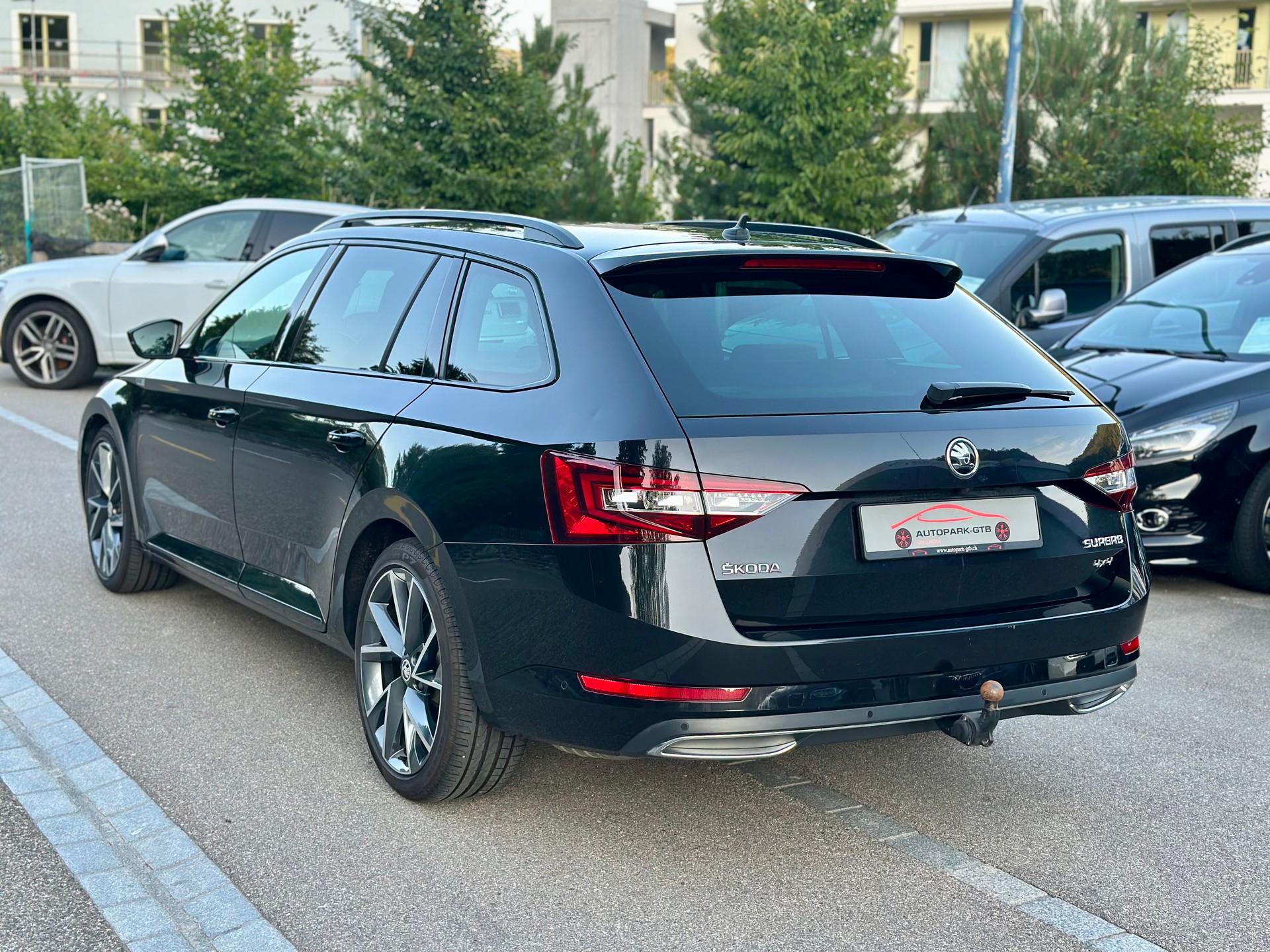 SKODA Superb Combi 2.0 TDi SportLine+ 4x4 DSG-image-5