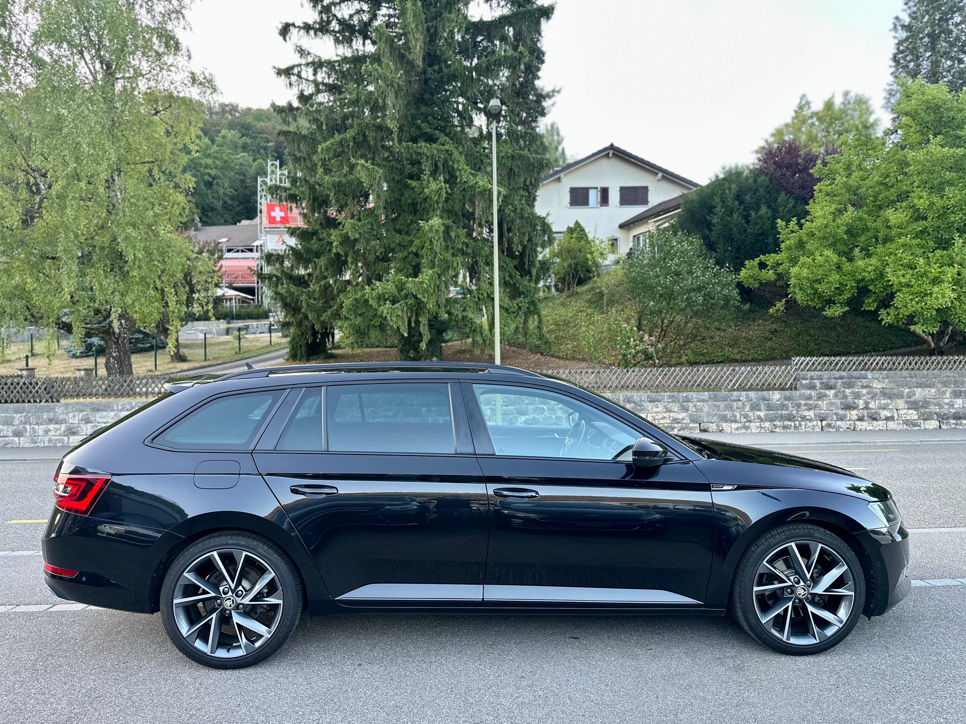 SKODA Superb Combi 2.0 TDi SportLine+ 4x4 DSG-image-4