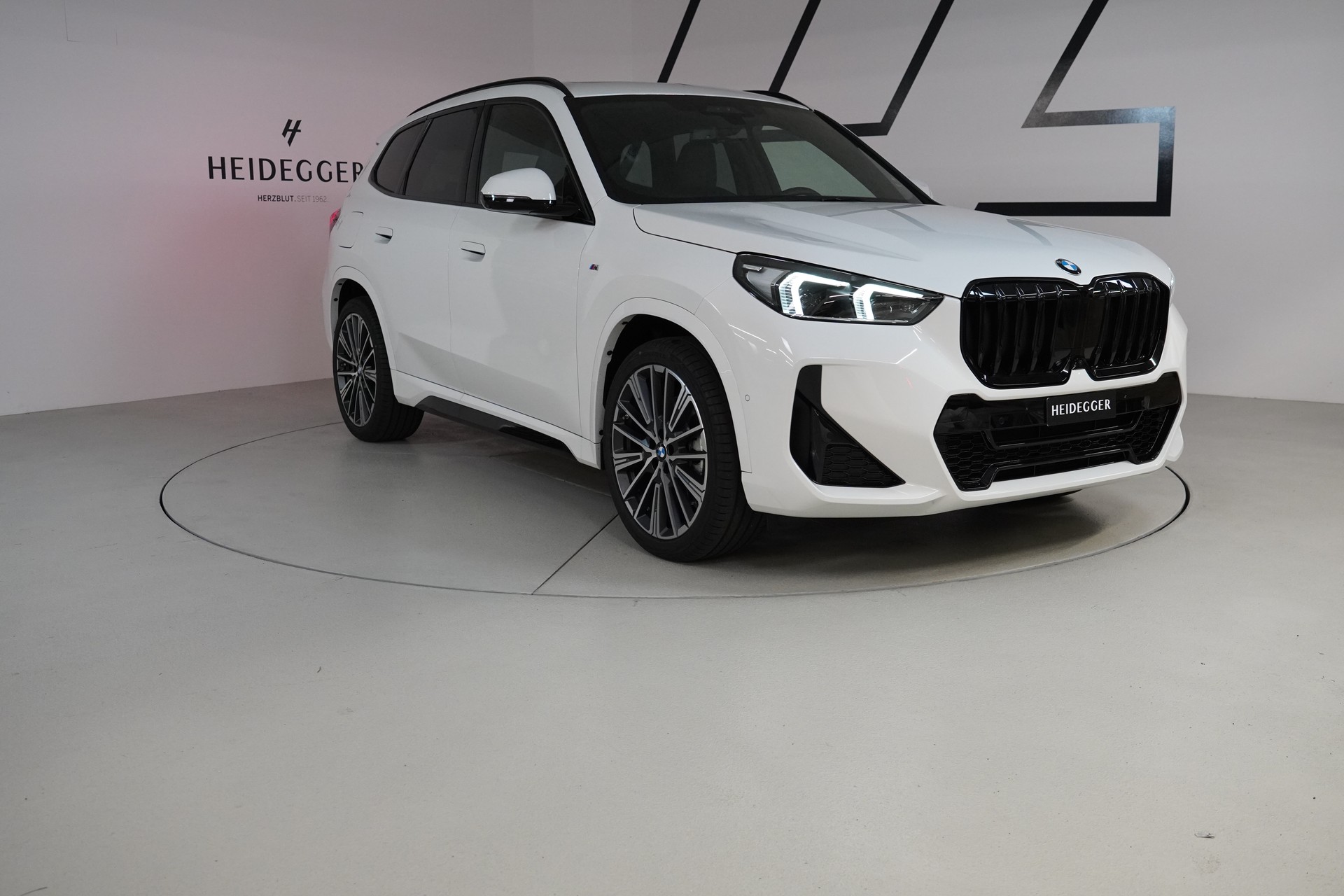 BMW X1 xDrive 23i 48V M Sport-image-2