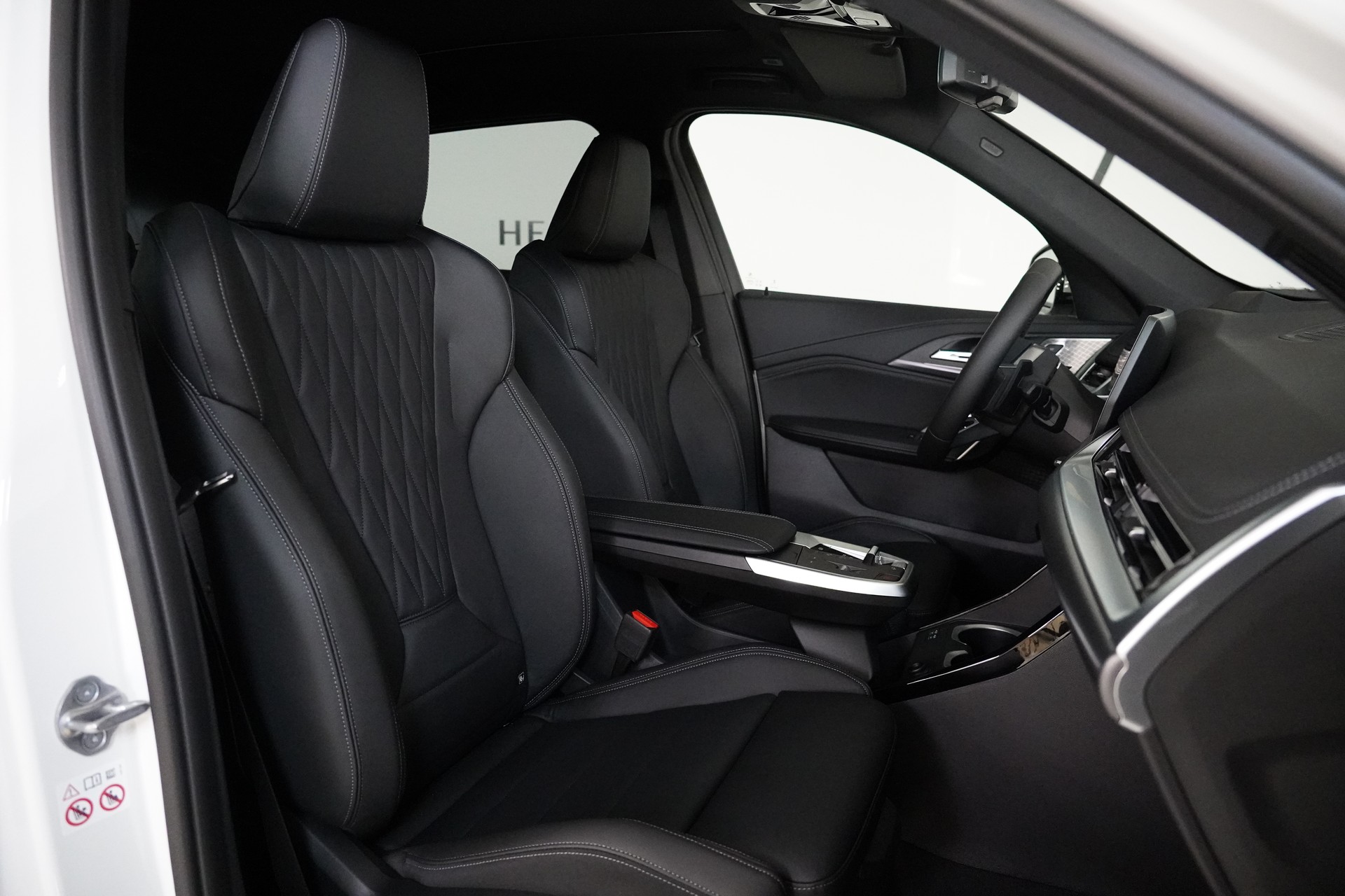 BMW X1 xDrive 23i 48V M Sport-image-17