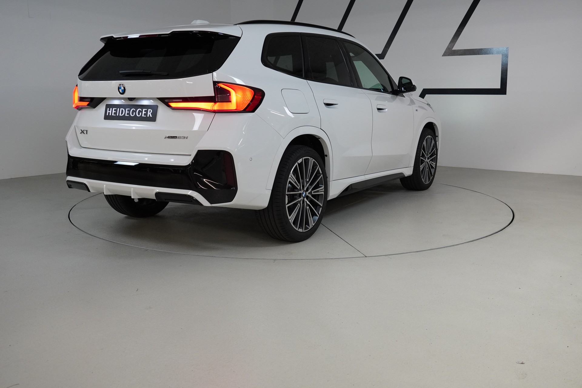 BMW X1 xDrive 23i 48V M Sport-image-6