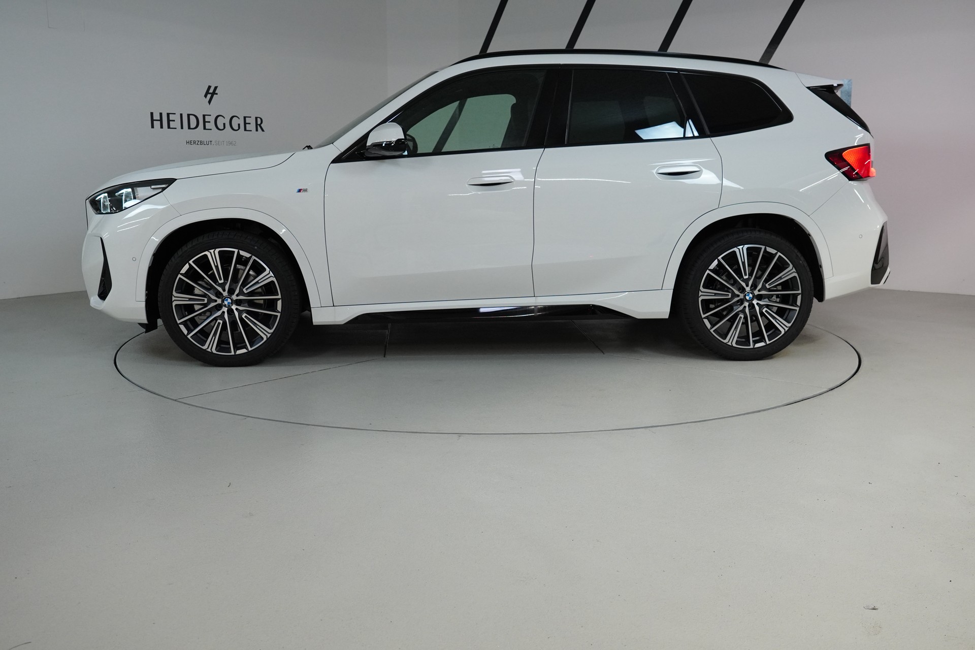 BMW X1 xDrive 23i 48V M Sport-image-3