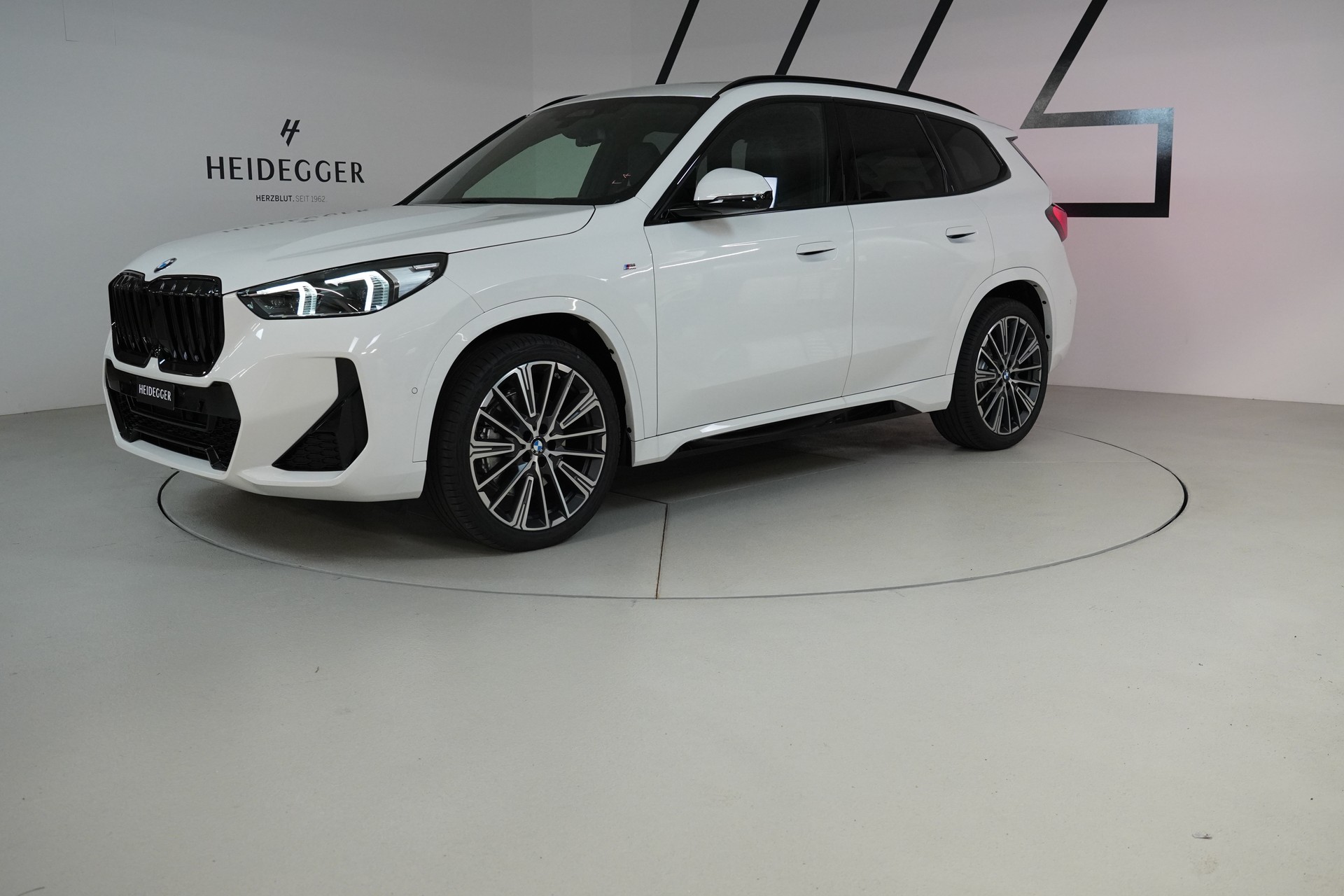 BMW X1 xDrive 23i 48V M Sport-image-0