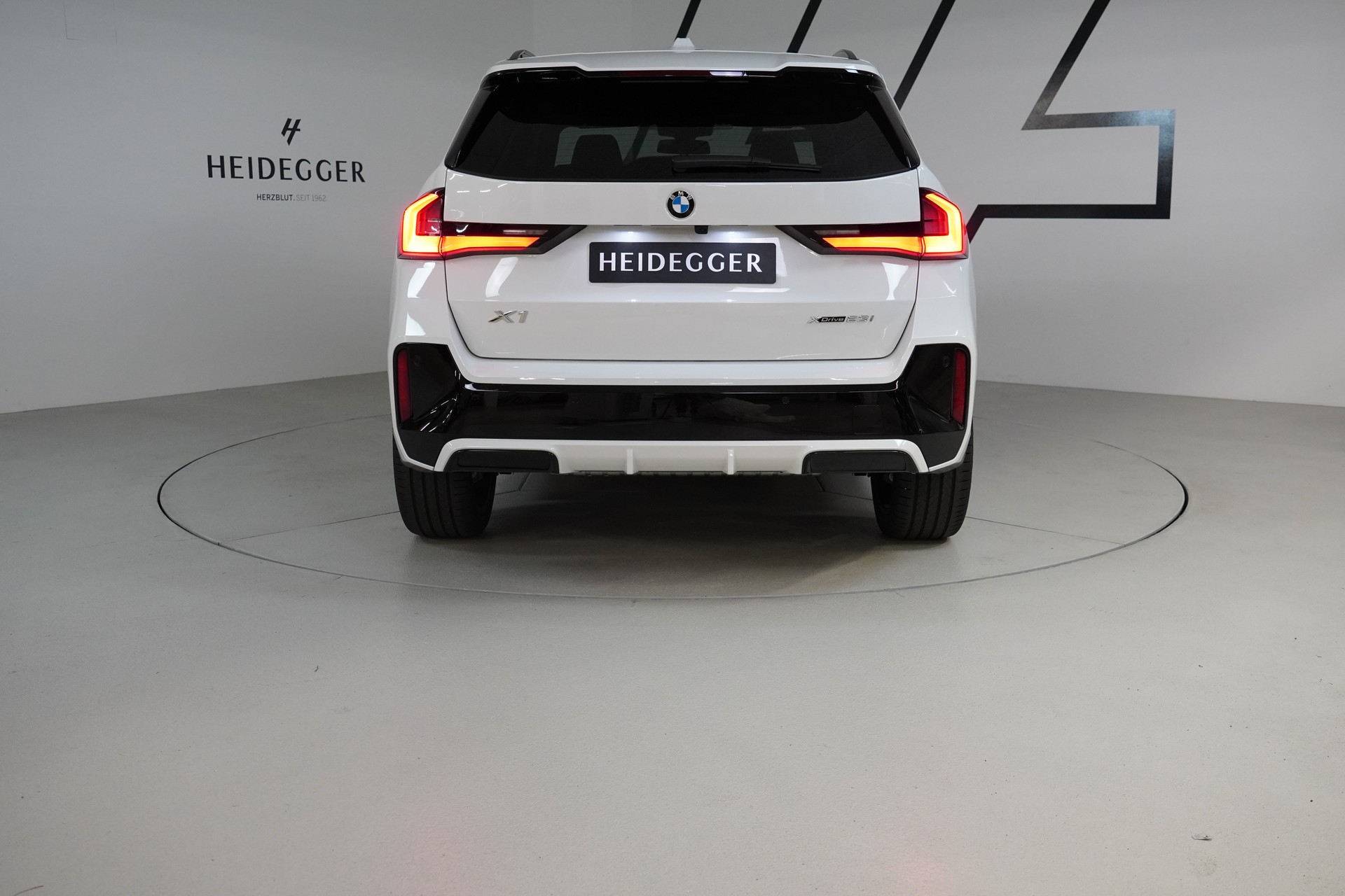 BMW X1 xDrive 23i 48V M Sport-image-5