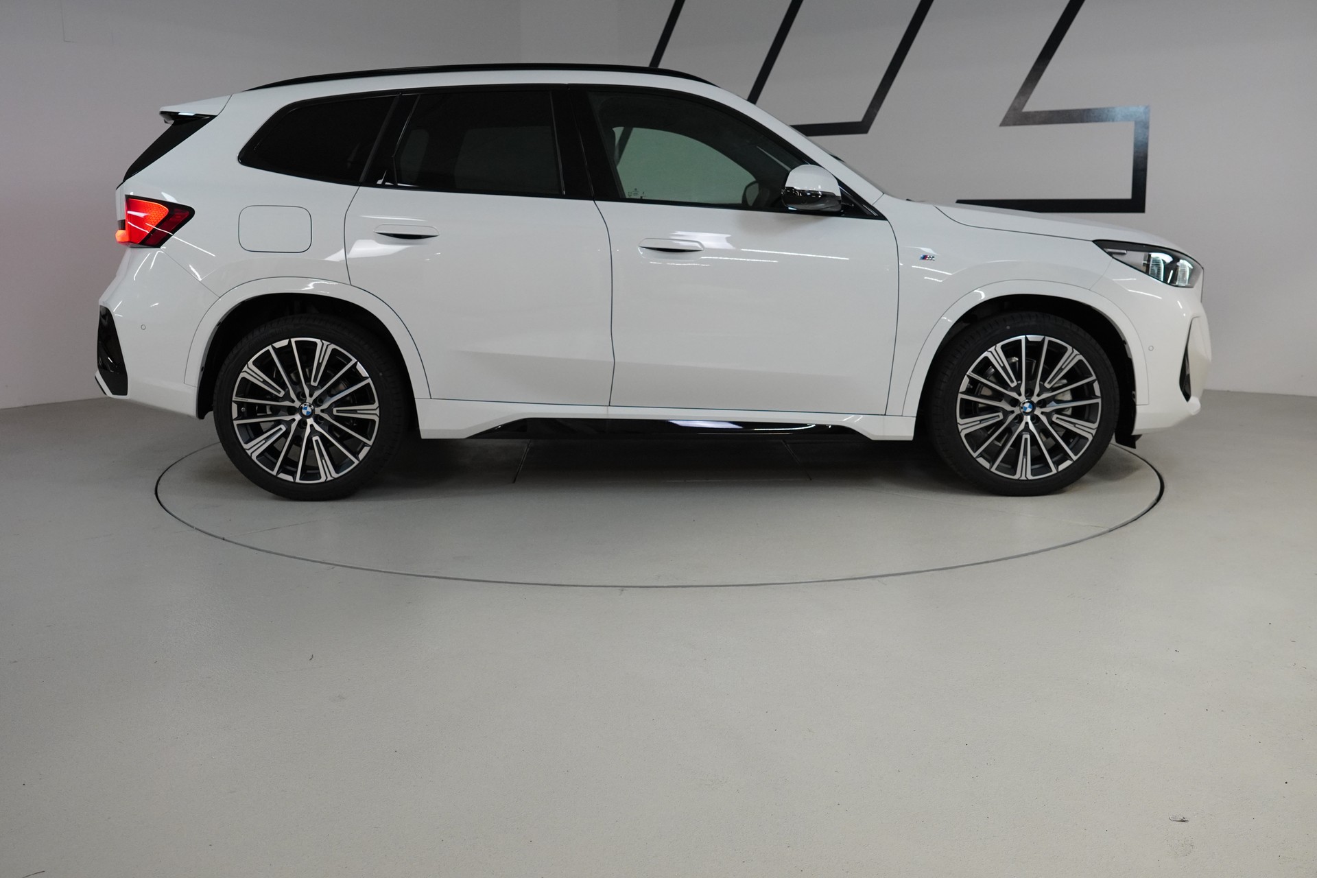 BMW X1 xDrive 23i 48V M Sport-image-7