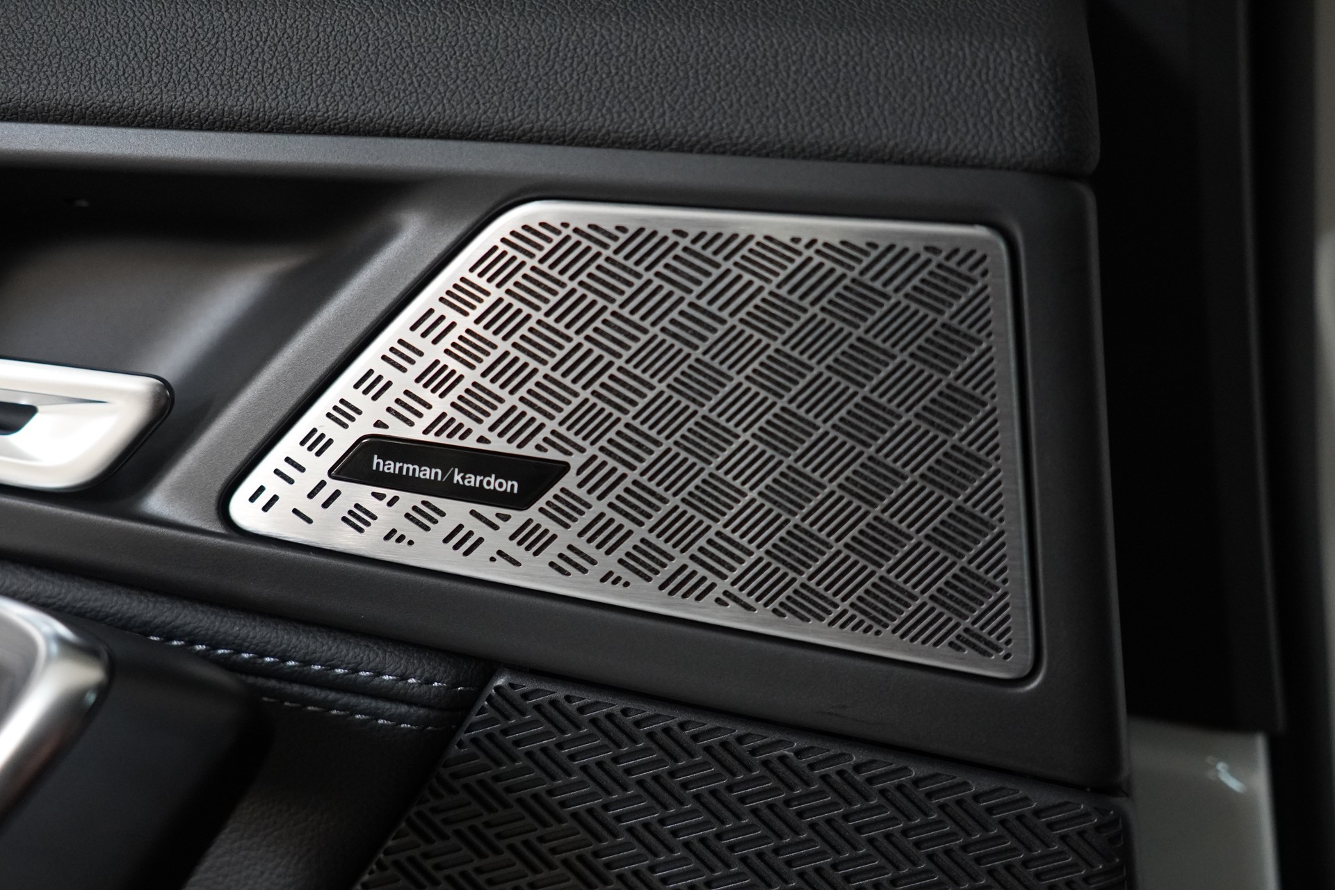 BMW X1 xDrive 23i 48V M Sport-image-24
