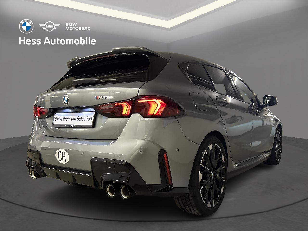 BMW M135i xDrive-showroom-element-2
