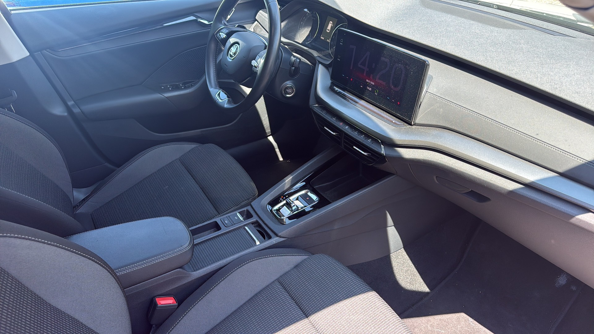 SKODA Octavia Combi 2.0 TDI DSG Ambition-image-4