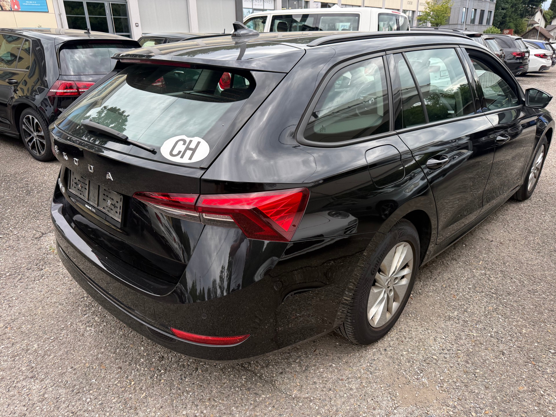 SKODA Octavia Combi 2.0 TDI DSG Ambition-image-3