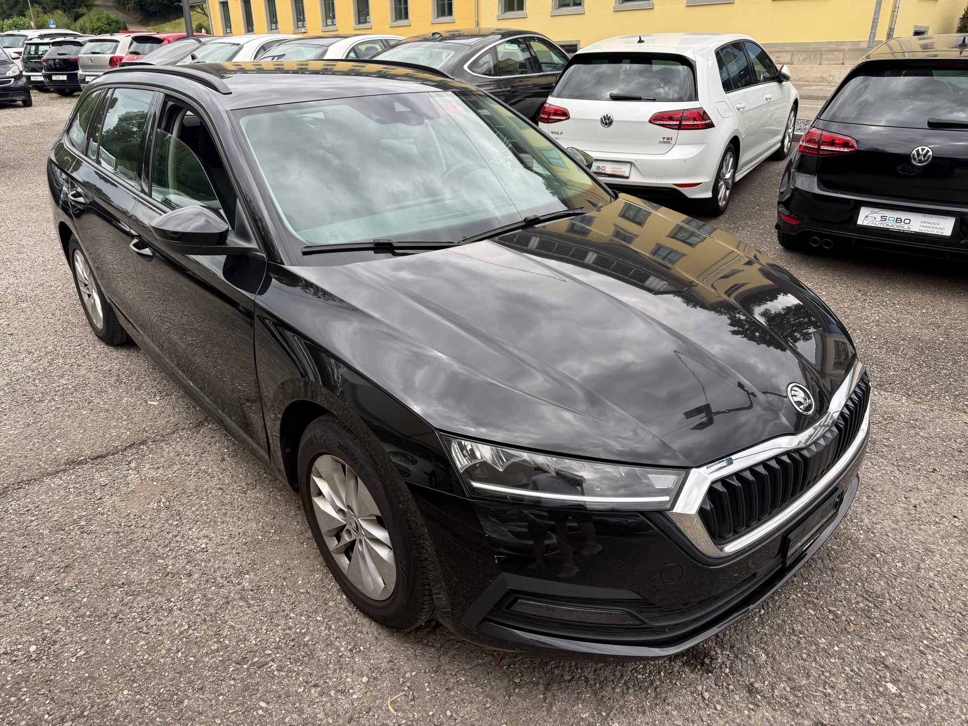 SKODA Octavia Combi 2.0 TDI DSG Ambition-image-1