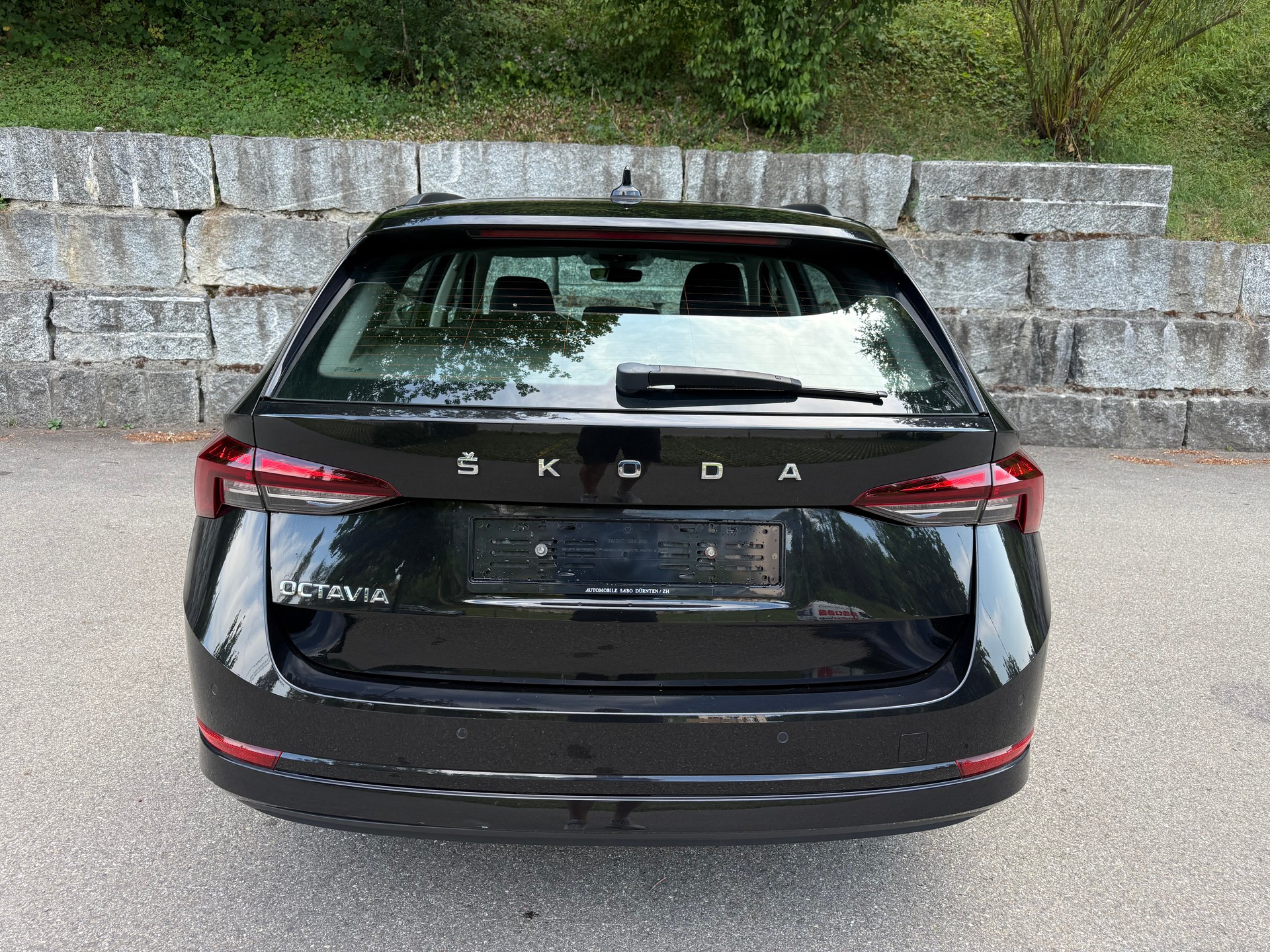 SKODA Octavia Combi 2.0 TDI DSG Ambition-image-9