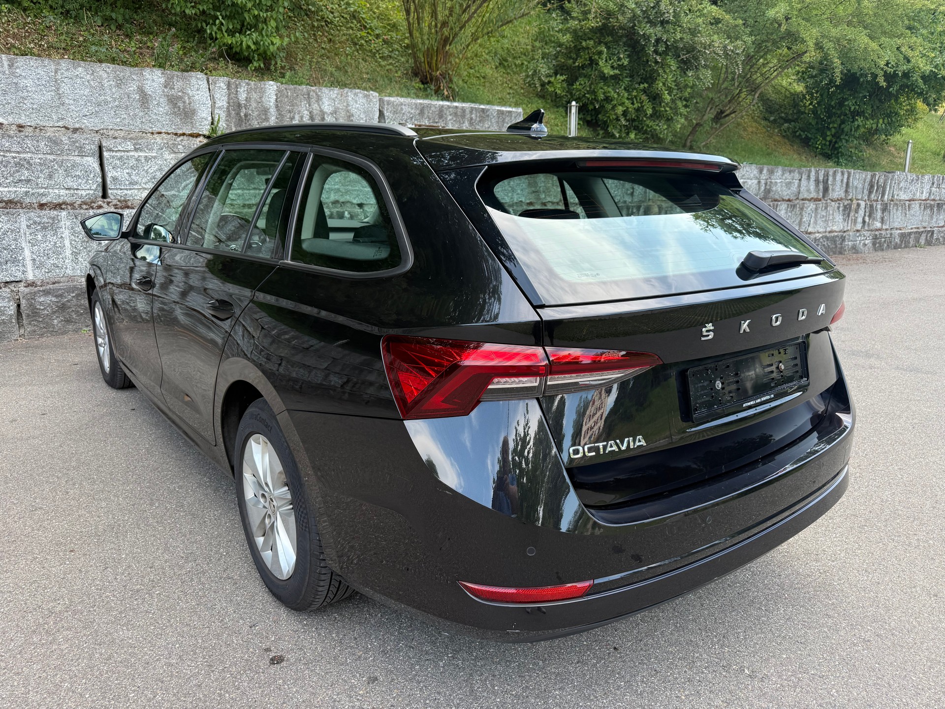 SKODA Octavia Combi 2.0 TDI DSG Ambition-image-3
