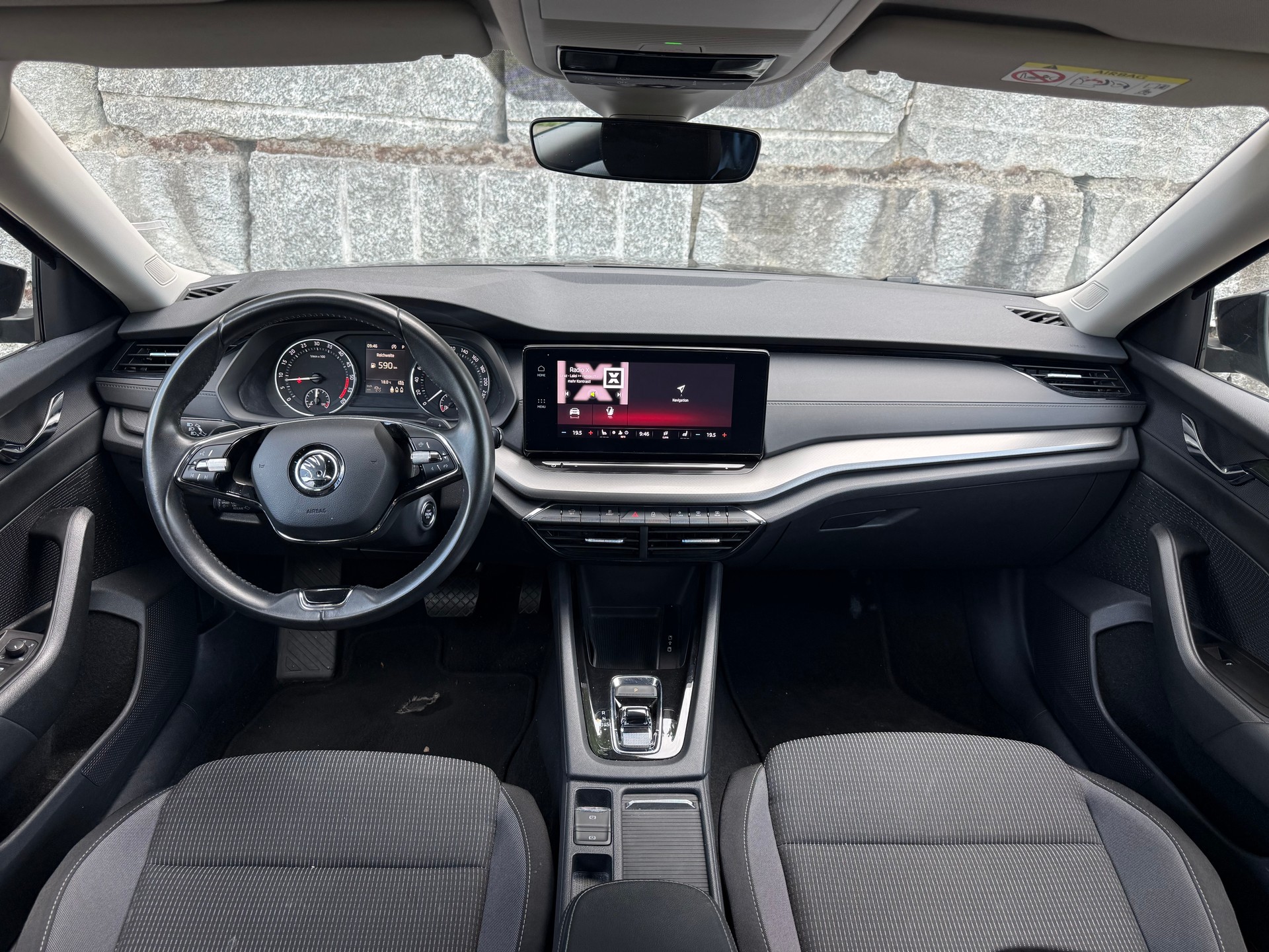 SKODA Octavia Combi 2.0 TDI DSG Ambition-image-4