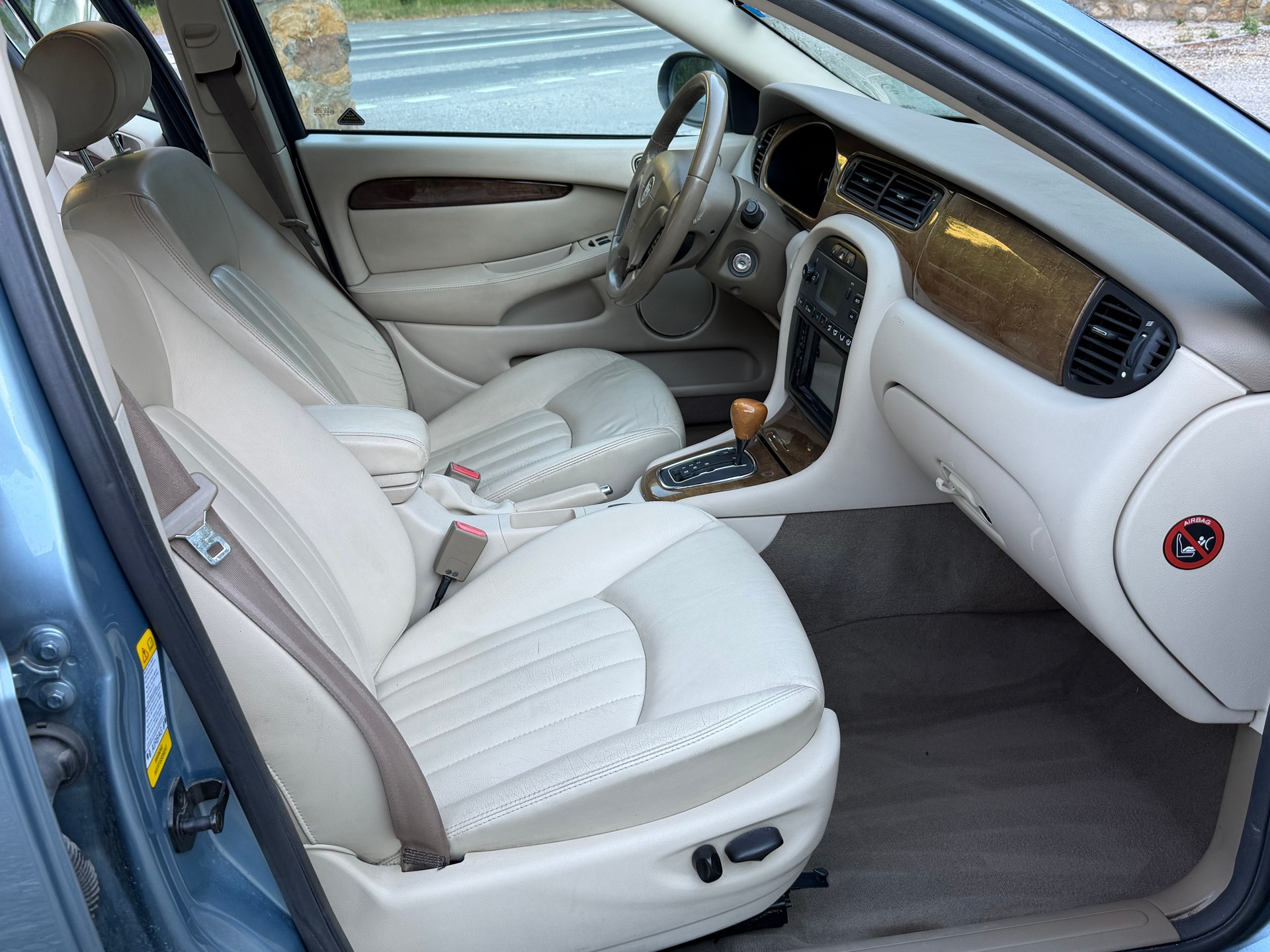 JAGUAR X-Type 3.0 V6 Traction4 Executive-image-9