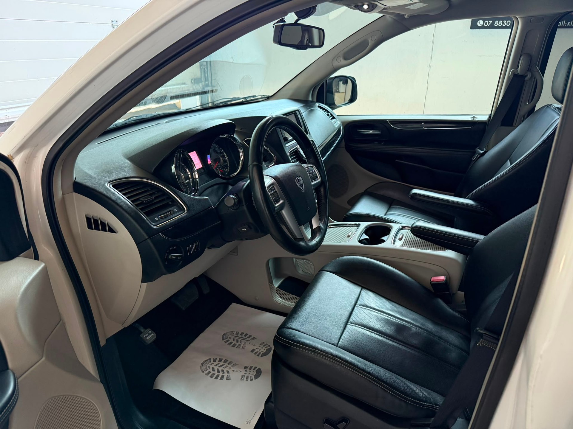 LANCIA Voyager 2.8D Gold Automatic-image-13