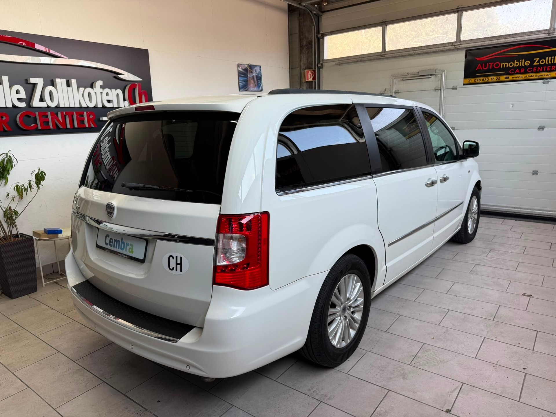 LANCIA Voyager 2.8D Gold Automatic-image-4