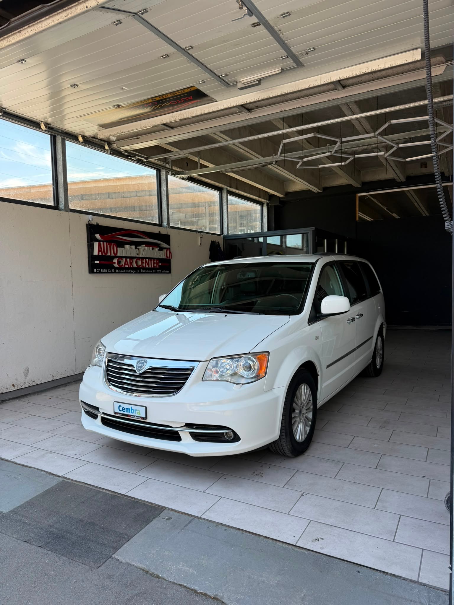 LANCIA Voyager 2.8D Gold Automatic-image-6
