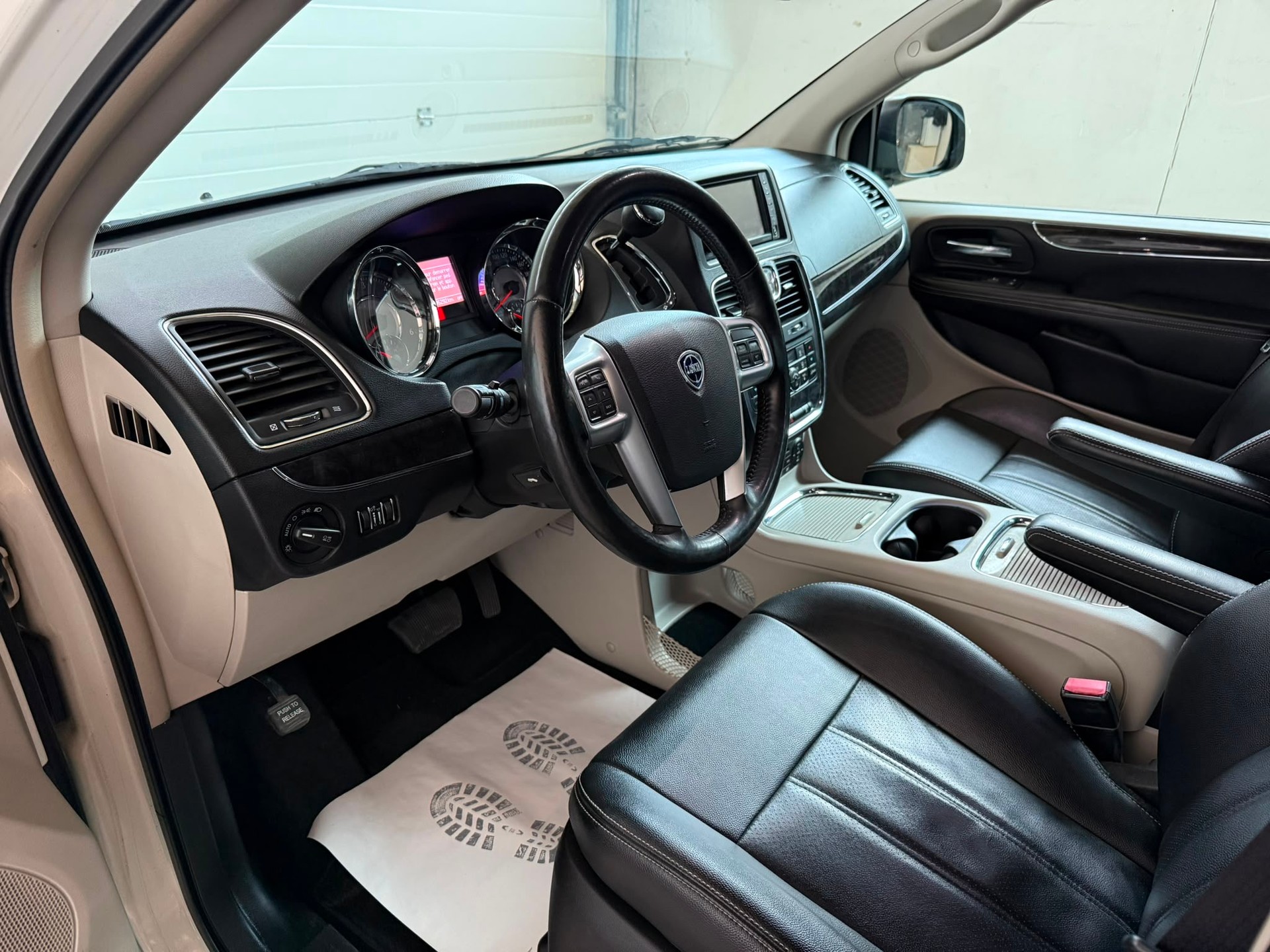 LANCIA Voyager 2.8D Gold Automatic-image-9