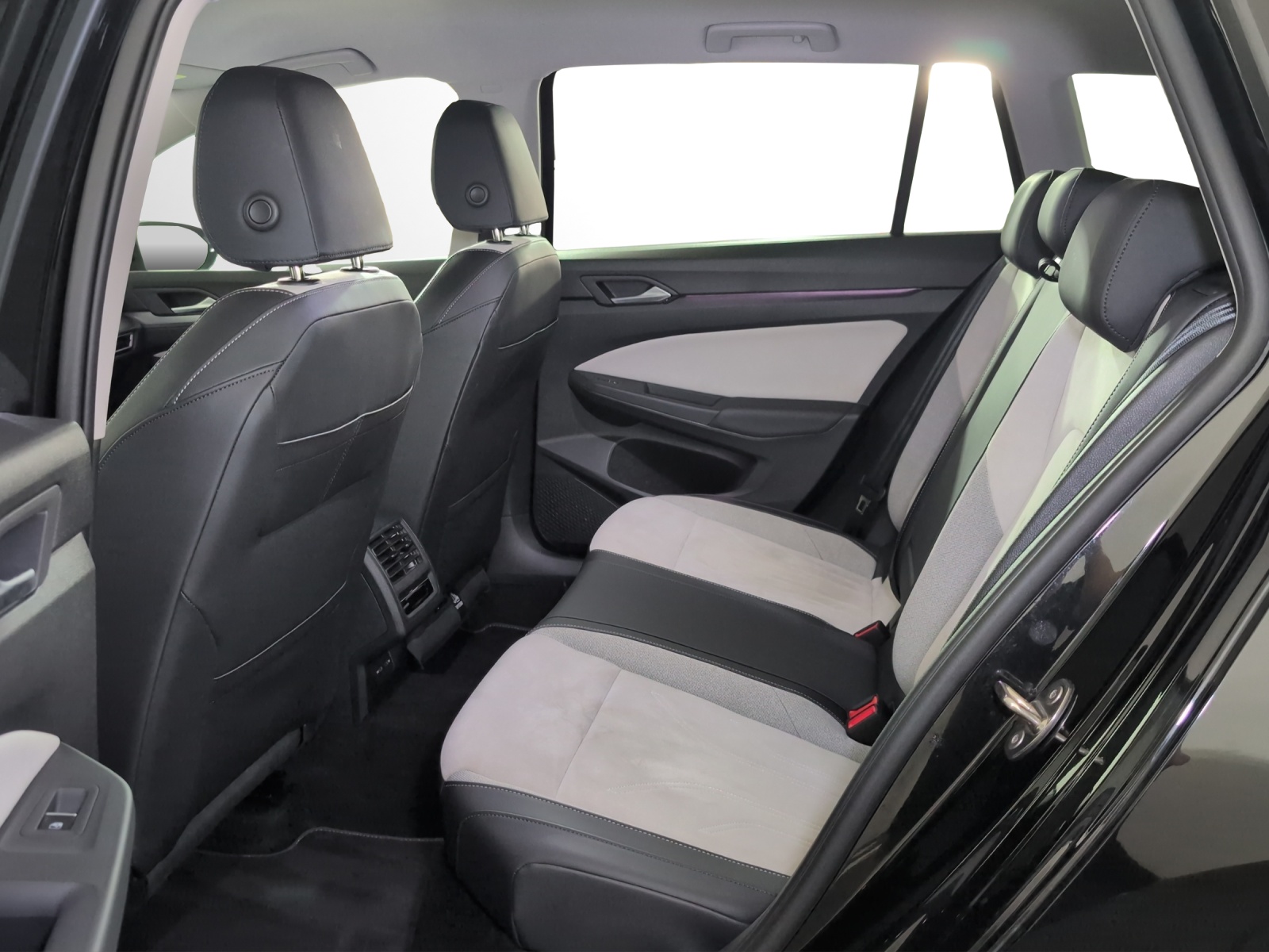 VW Golf Variant 2.0 TDI Style DSG-image-7