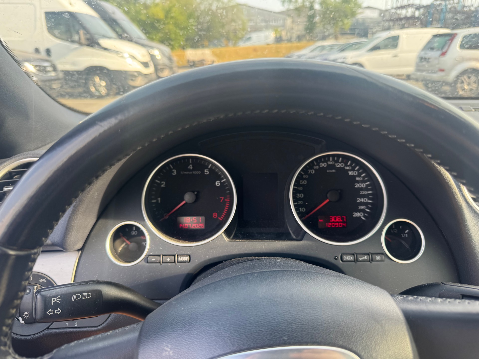 AUDI A4 Cabriolet 2.0T FSI multitronic-image-6