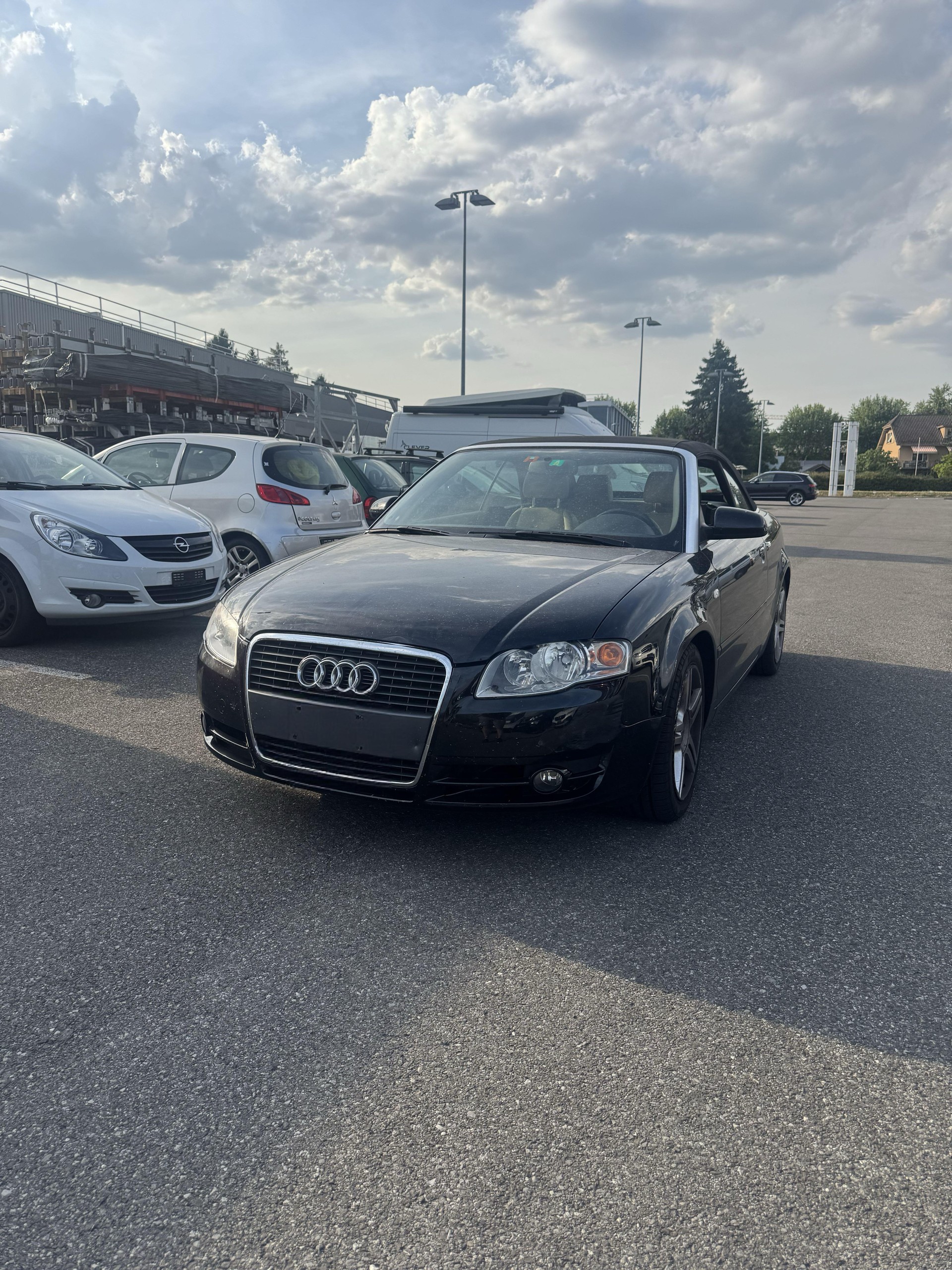 AUDI A4 Cabriolet 2.0T FSI multitronic-image-1