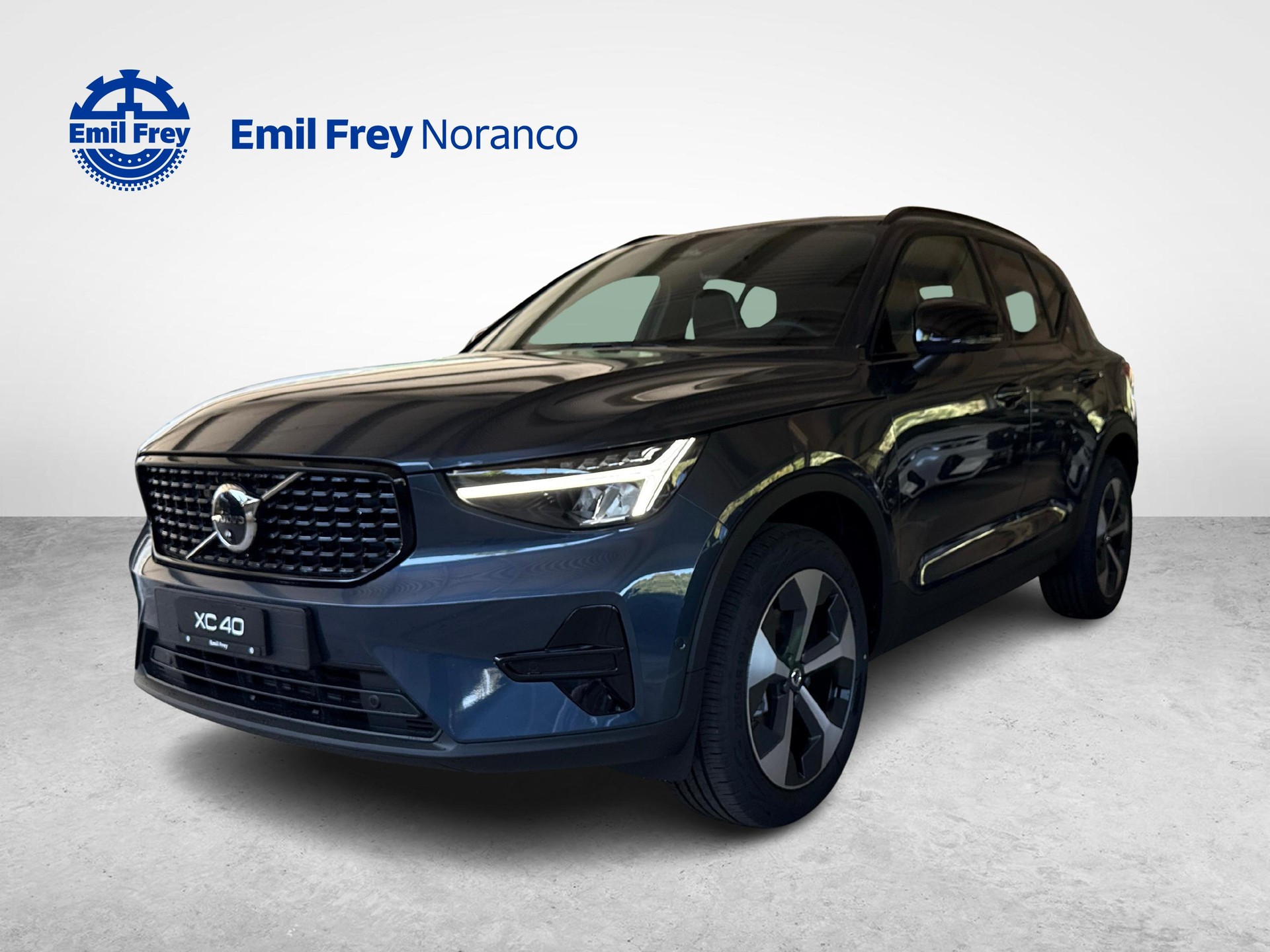 VOLVO XC40 2.0 B3 MH Plus Dark-image-0