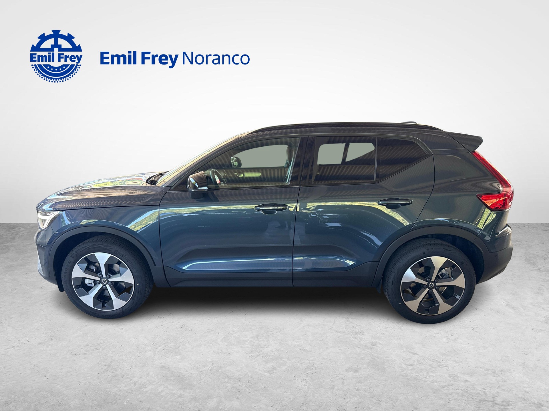 VOLVO XC40 2.0 B3 MH Plus Dark-image-3