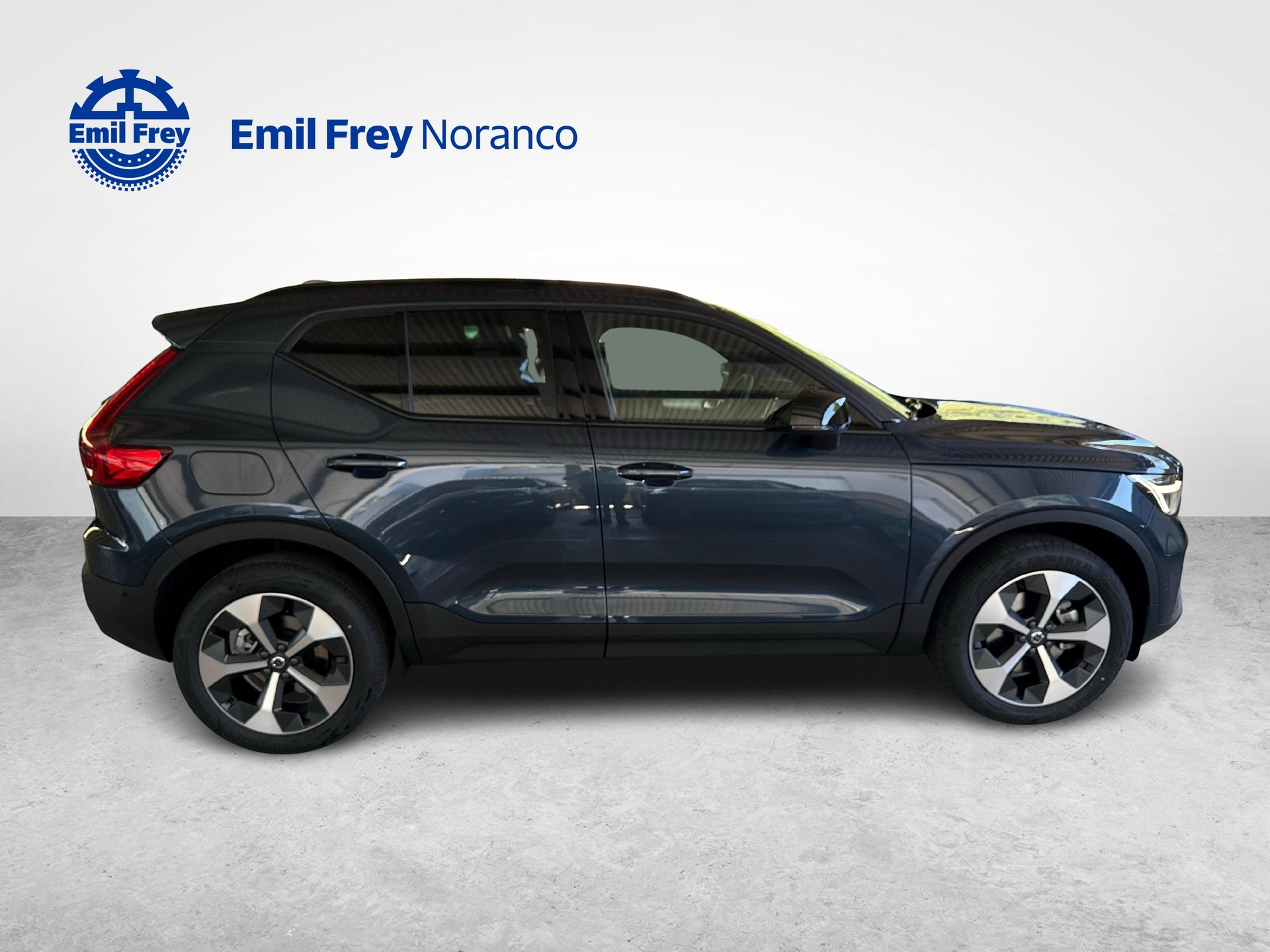 VOLVO XC40 2.0 B3 MH Plus Dark-image-2
