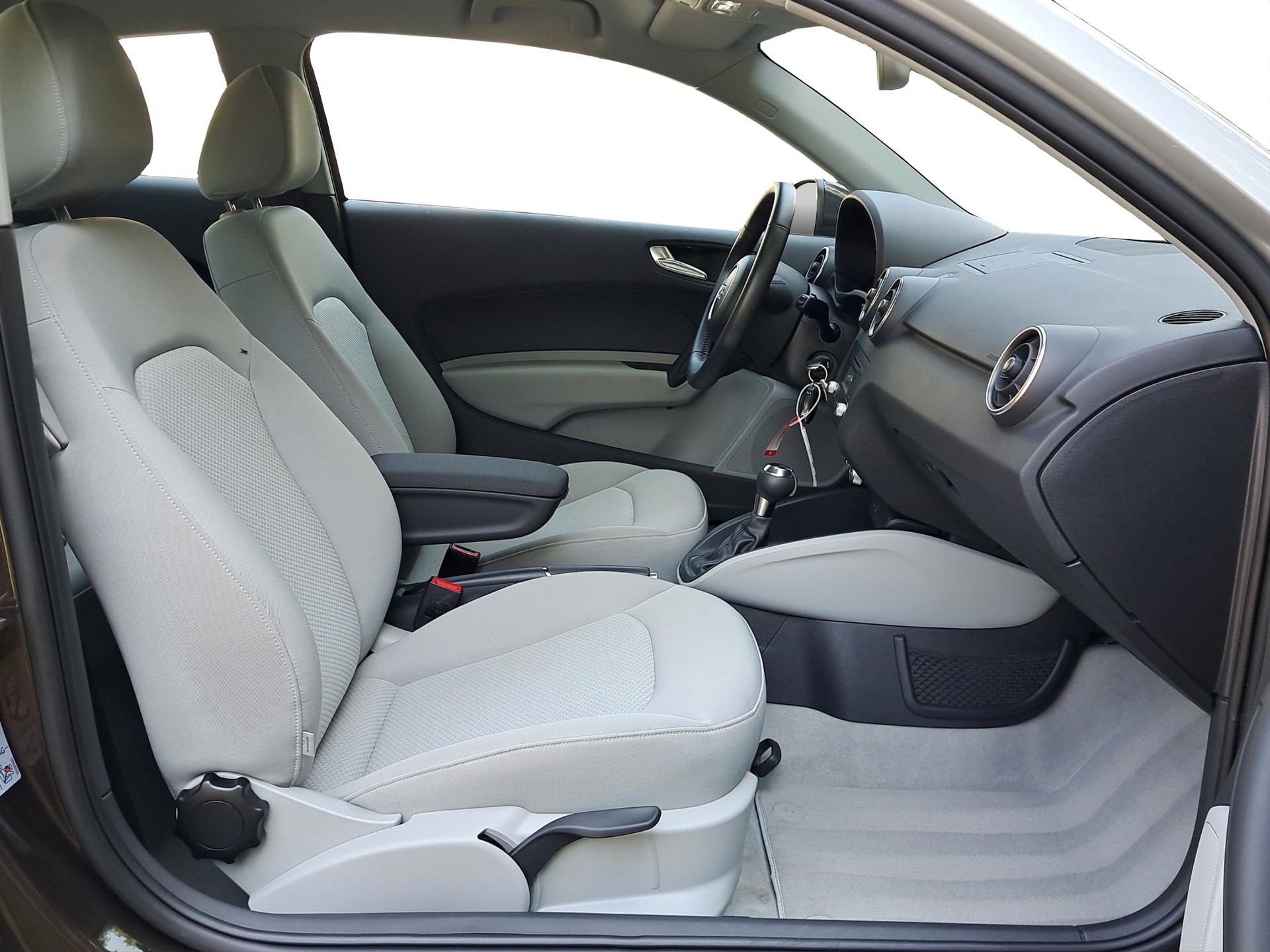 AUDI A1 1.4 TFSI Attraction S-tronic *1. Hand, 13'000km*-image-12