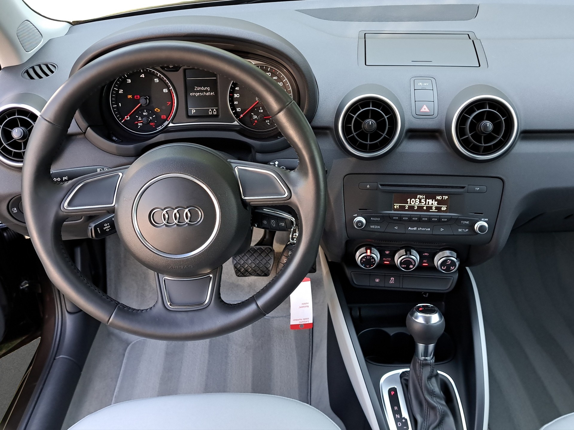 AUDI A1 1.4 TFSI Attraction S-tronic *1. Hand, 13'000km*-image-9