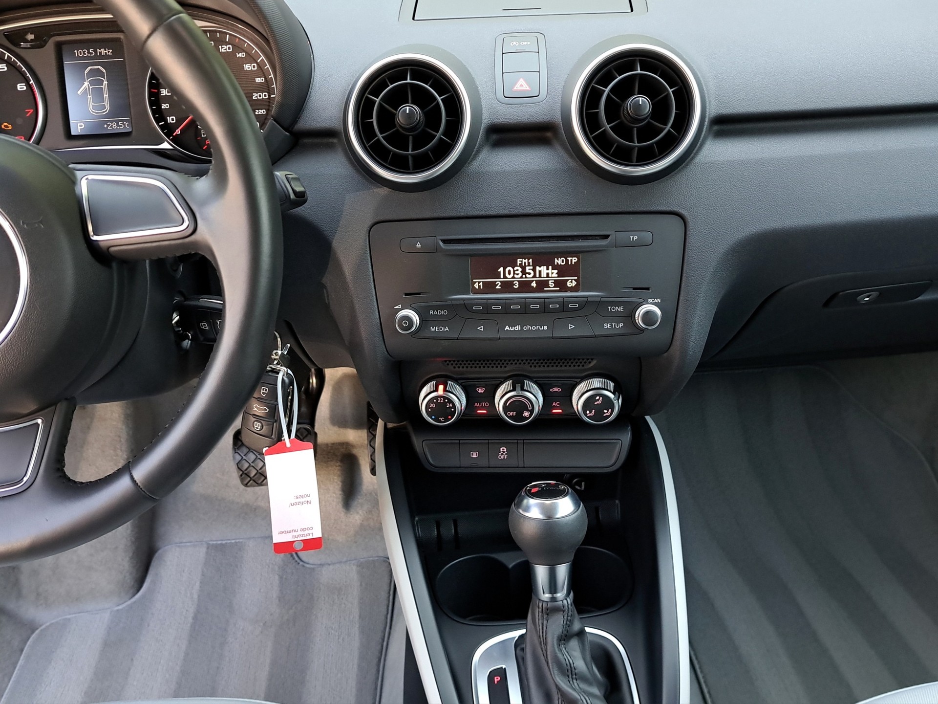 AUDI A1 1.4 TFSI Attraction S-tronic *1. Hand, 13'000km*-image-10