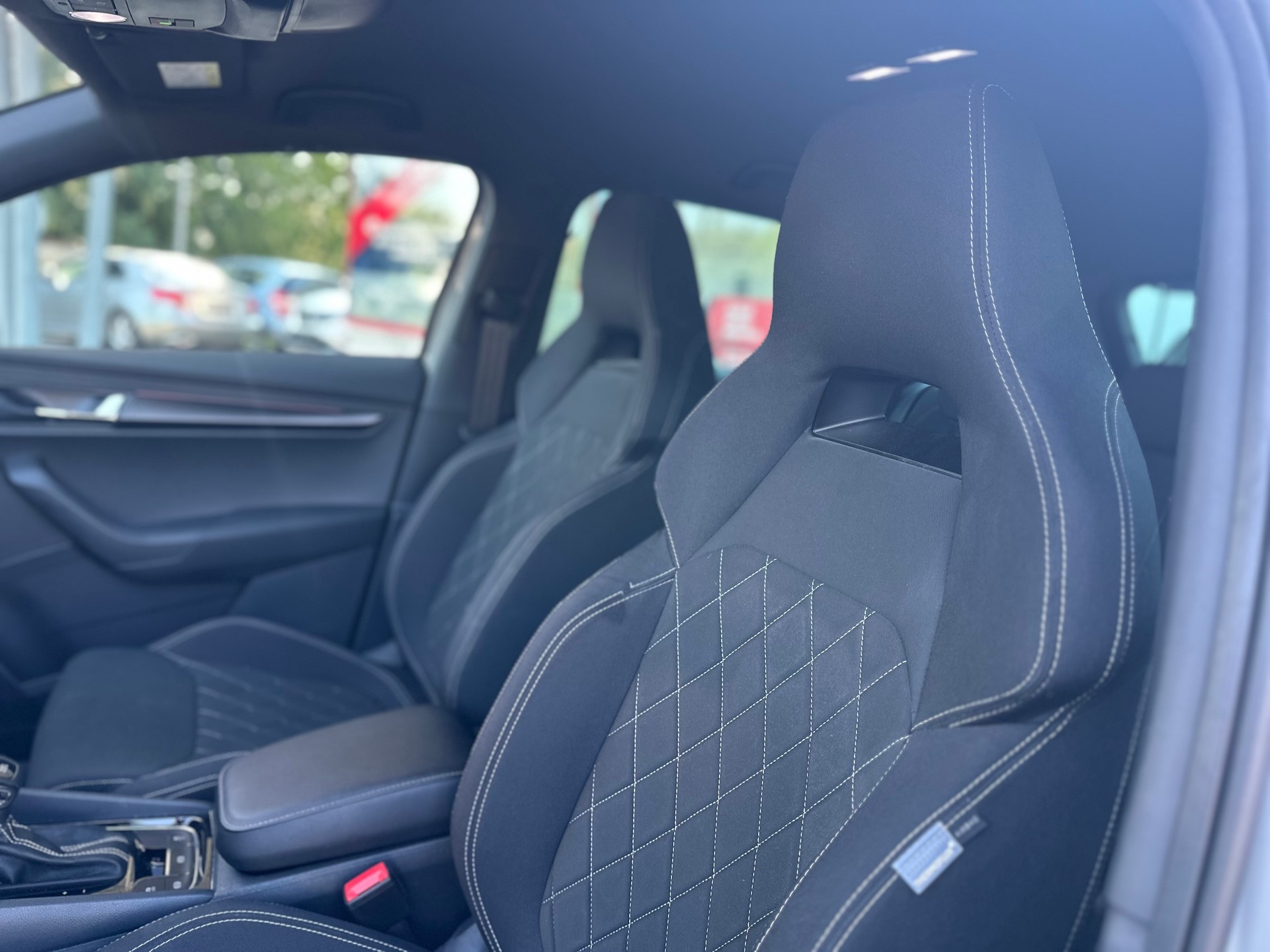 SKODA Karoq 1.5 TSI ACT SportLine DSG-image-9