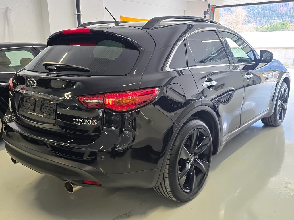 INFINITI QX70 3.7 S Premium AWD Automatic-image-3