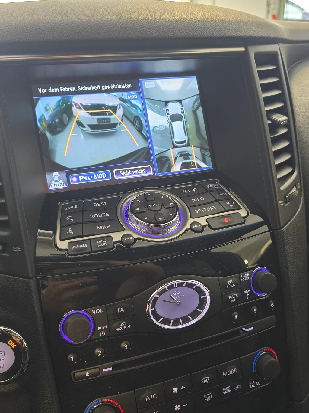 INFINITI QX70 3.7 S Premium AWD Automatic-image-10